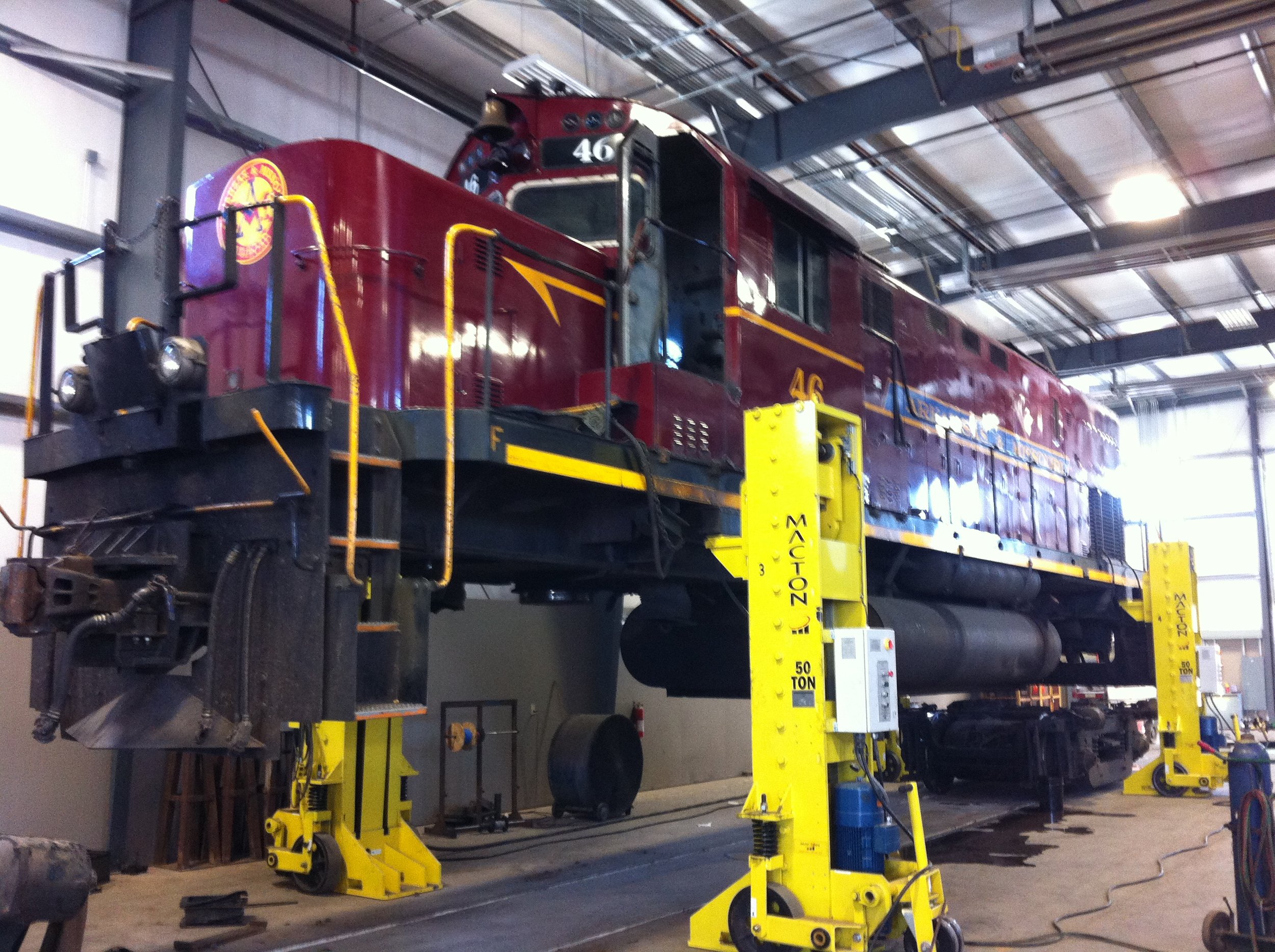 50Ton Portable Electric Jacks — Macton Designer and Manufacturer of Turntable Systems