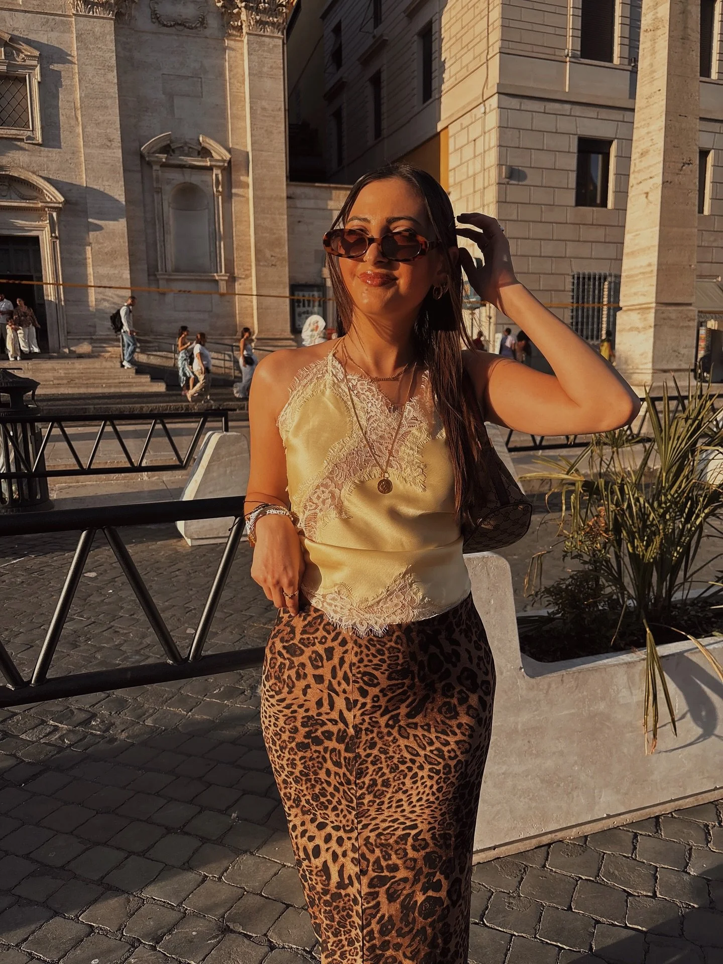 last evening in roma &mdash; grazie mille italia ✖️🤎🪩🇮🇹🍂🥂💫✨ #KILLERQUEEN 
&bull;
&bull;
&bull;
&bull;
&bull;
&bull;
#italy2025 #romeitaly #summeroutfits #falloutfits #outfitideas #falloutfitinspo #falloutfits #fallfashiontrends