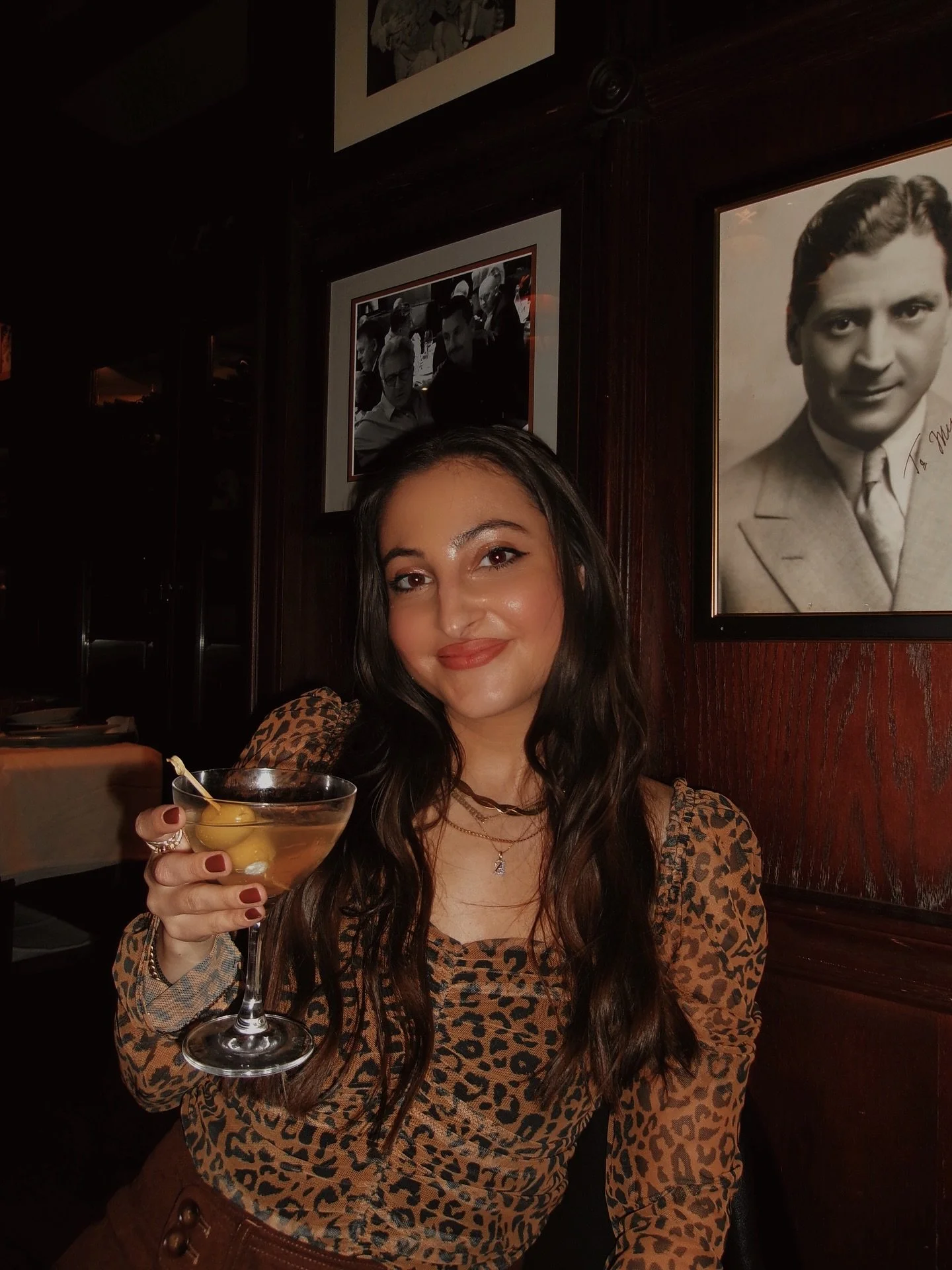 girls crash steak night ✖️🤎🪩🍂🍸💫✨ #KILLERQUEEN 
&bull;
&bull;
&bull;
&bull;
&bull;
&bull;
&bull;
#styleblogger #bloggerstyle #bloggeroutfits #falloutfits #falloutfitideas #falloutfitinspo #fall2025 #fallfashiontrends