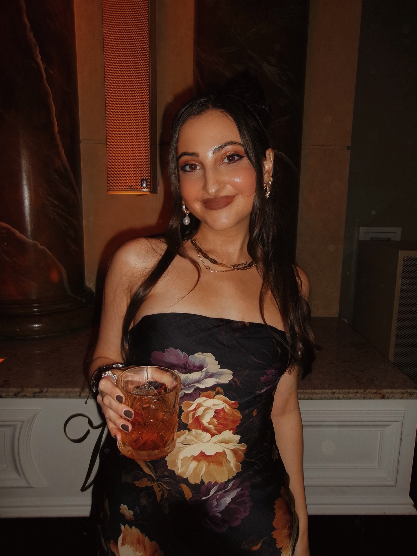 fall floral with a side of fries ✖️🤎🪩🍂🍟💫✨ #KILLERQUEEN 
&bull;
&bull;
&bull;
&bull;
&bull;
&bull;
&bull;
#fashionblogger #bloggerstyle #stylegram #falloutfitideas #falloutfits #fall2025 #falloutfits #falloutfitinspo #fallweddingguestoutfits #fal