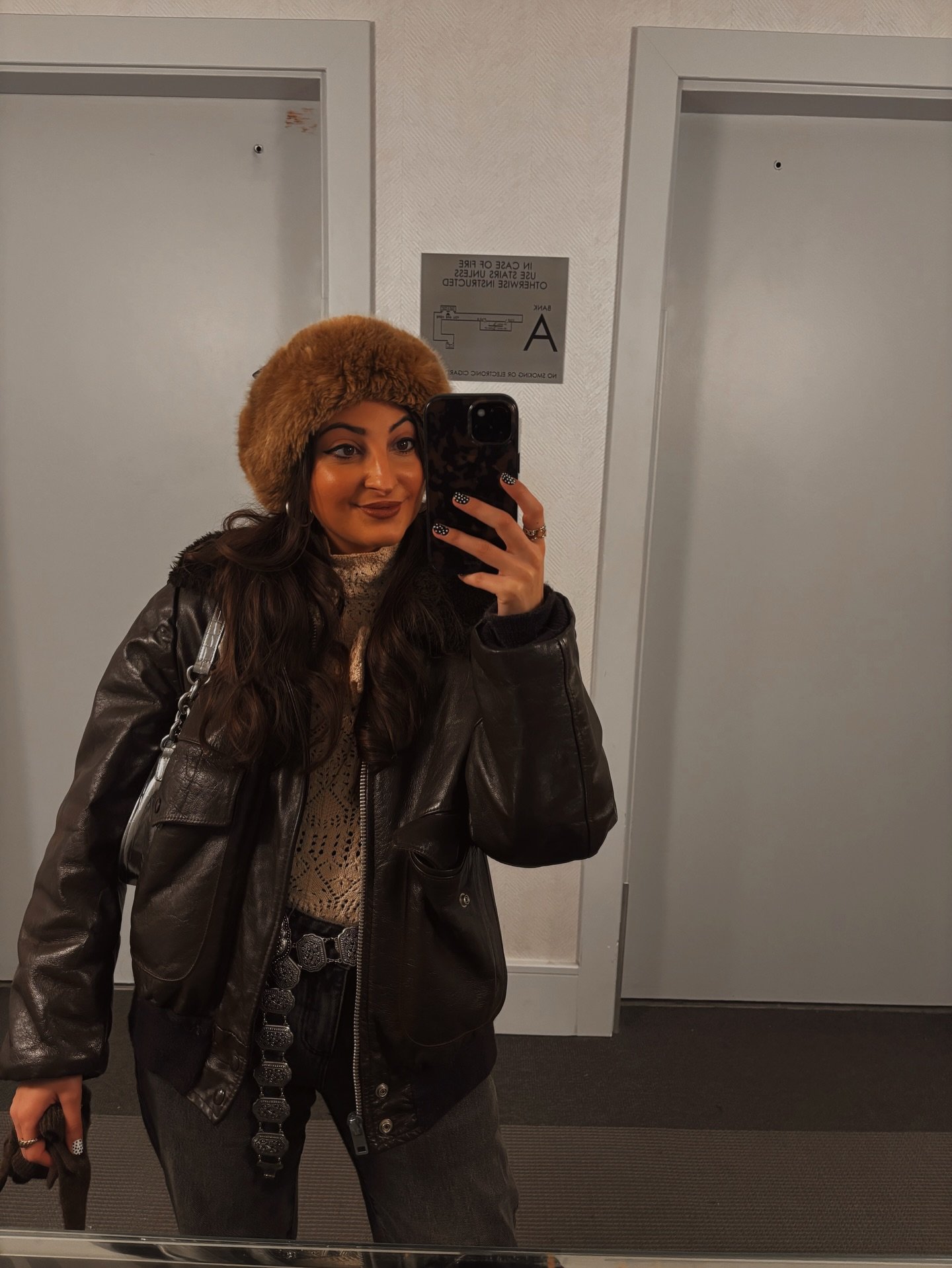 feb moments so far ✖️🤎🪩❣️🍸💫✨ #KILLERQUEEN 
&bull;
&bull;
&bull;
&bull;
&bull;
&bull;
&bull;
#styleblogger #winterstyleinspo #winterfashionideas #winteroutfitideas