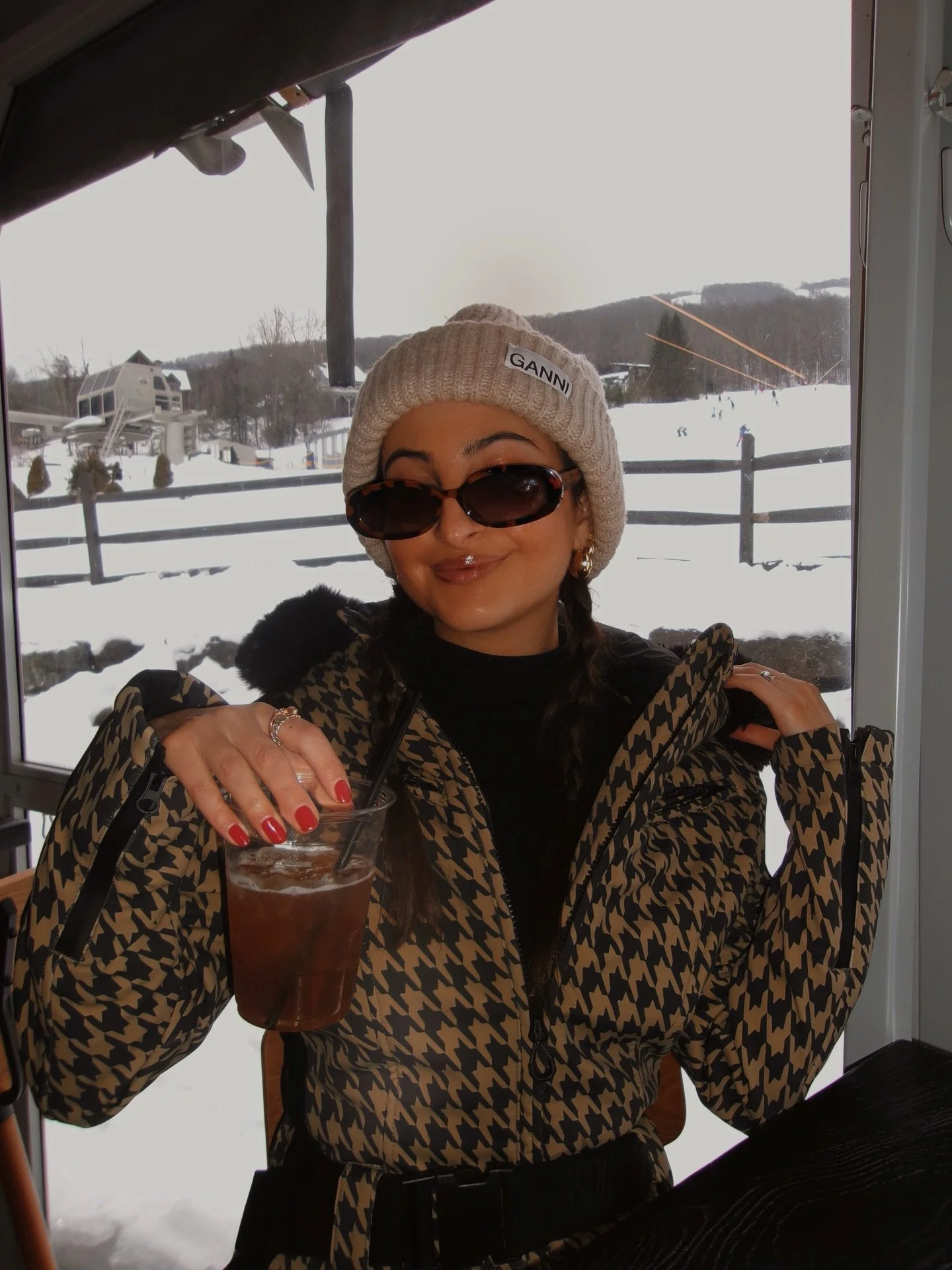 ski 🐰 ✖️🤎🪩🍸🥀💫✨ #KILLERQUEEN 
&bull;
&bull;
&bull;
&bull;
&bull;
&bull;
&bull;
#catskillsny #windhammountainclub #windham #skioutfits