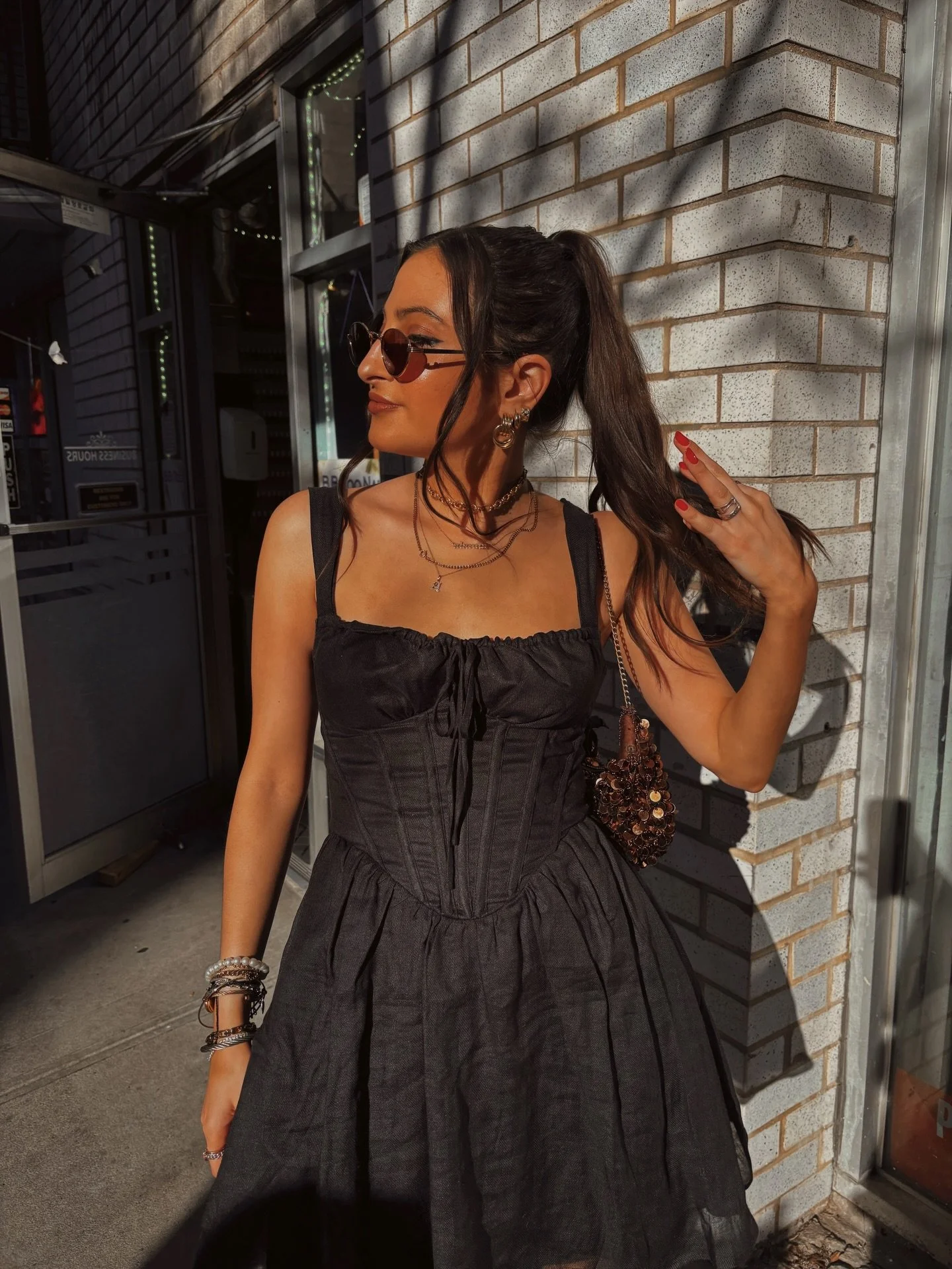 swipe for the martini pour ✖️🤎🪩🌼🍸💫✨ #KILLERQUEEN 
&bull;
&bull;
&bull;
&bull;
&bull;
&bull;
&bull;
#springoutfits #spring2026 #springoutfitideas #springoutfitinspo