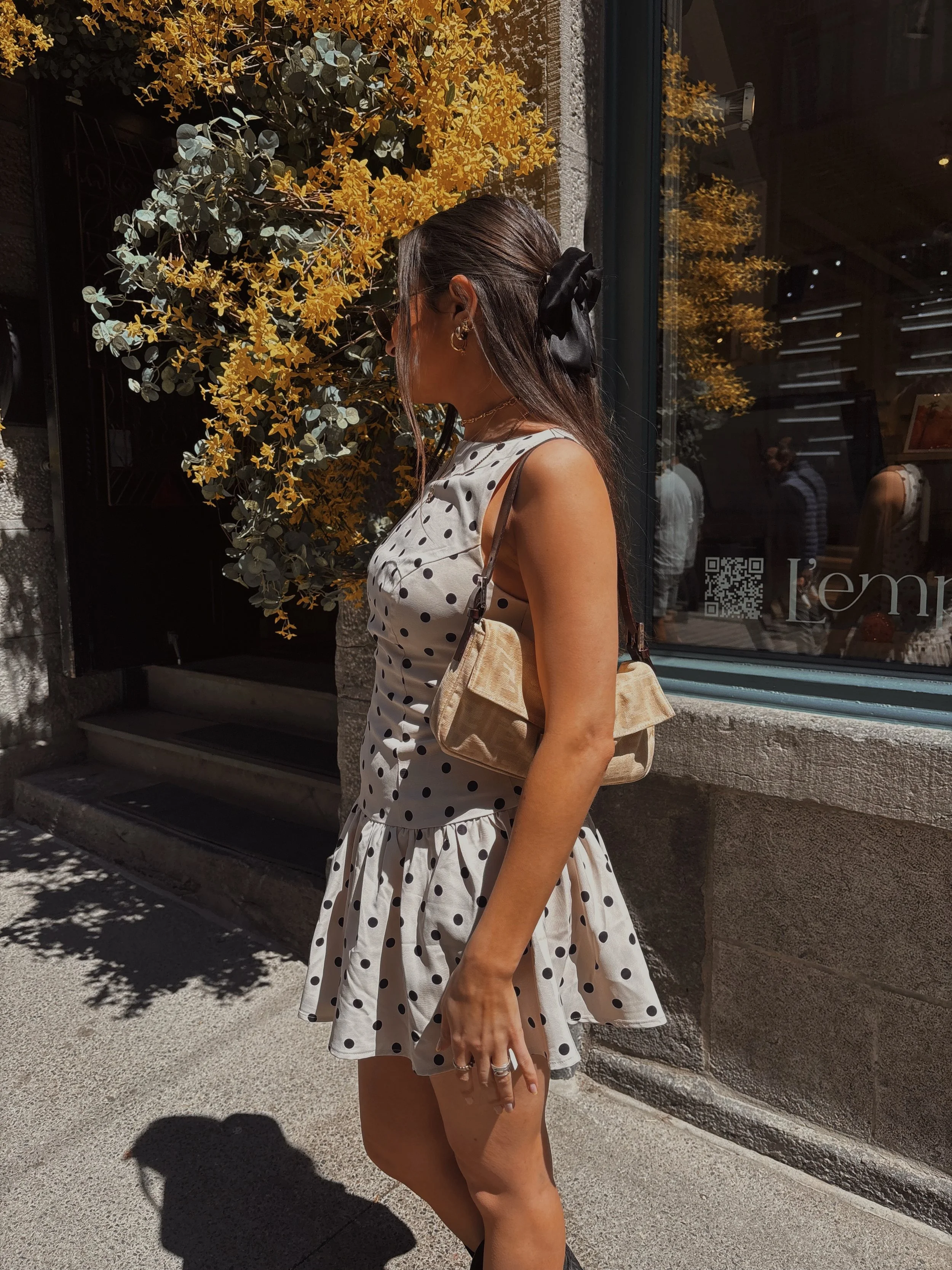 montr&eacute;al in yellow ✖️🤎🪩🌞💫✨ #KILLERQUEEN 
&bull;
&bull;
&bull;
&bull;
&bull;
&bull;
&bull;
#montreal #summerstyleinspo #summervibes #summeroutfitideas
