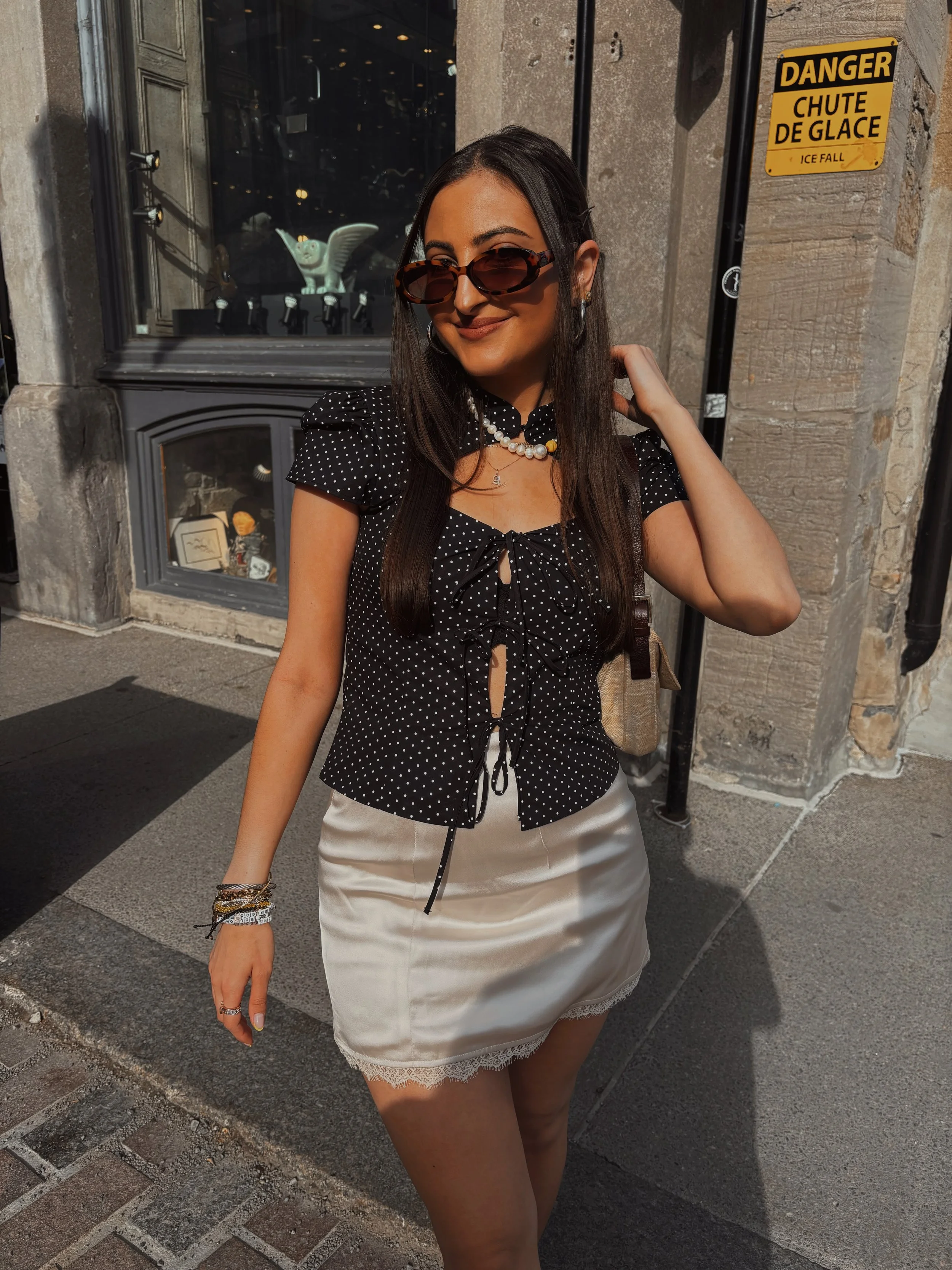 MONTRÉAL THROUGH A LOOKING GLASS FT. ZARA