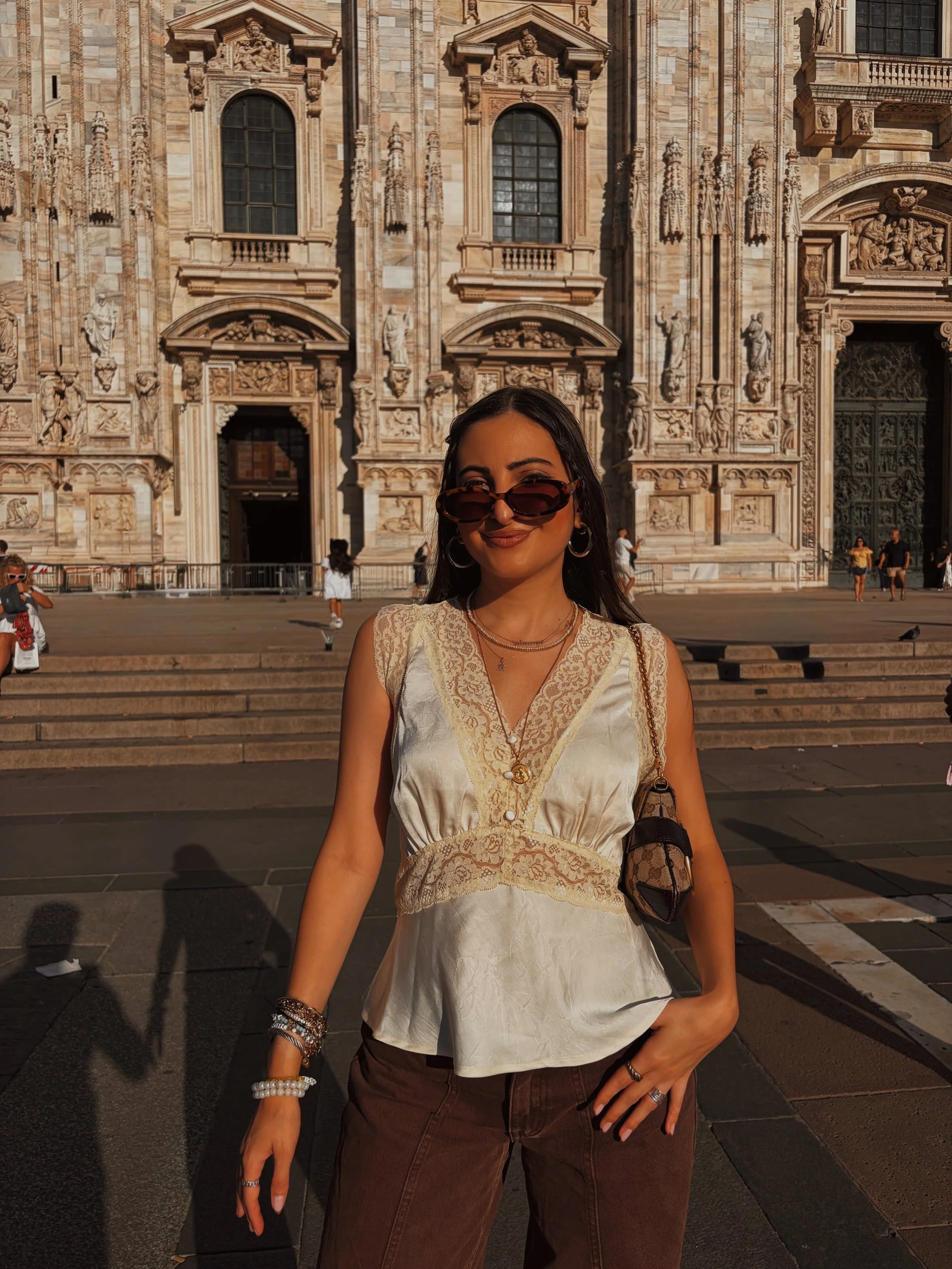 ciao milano 👋🏼 ✖️🤎🪩🌞🍂💫✨ #KILLERQUEEN 
&bull;
&bull;
&bull;
&bull;
&bull;
&bull;
&bull;
&bull;
&bull;
&bull;
#milanitaly #milano #milanvibes #milanoutfitideas