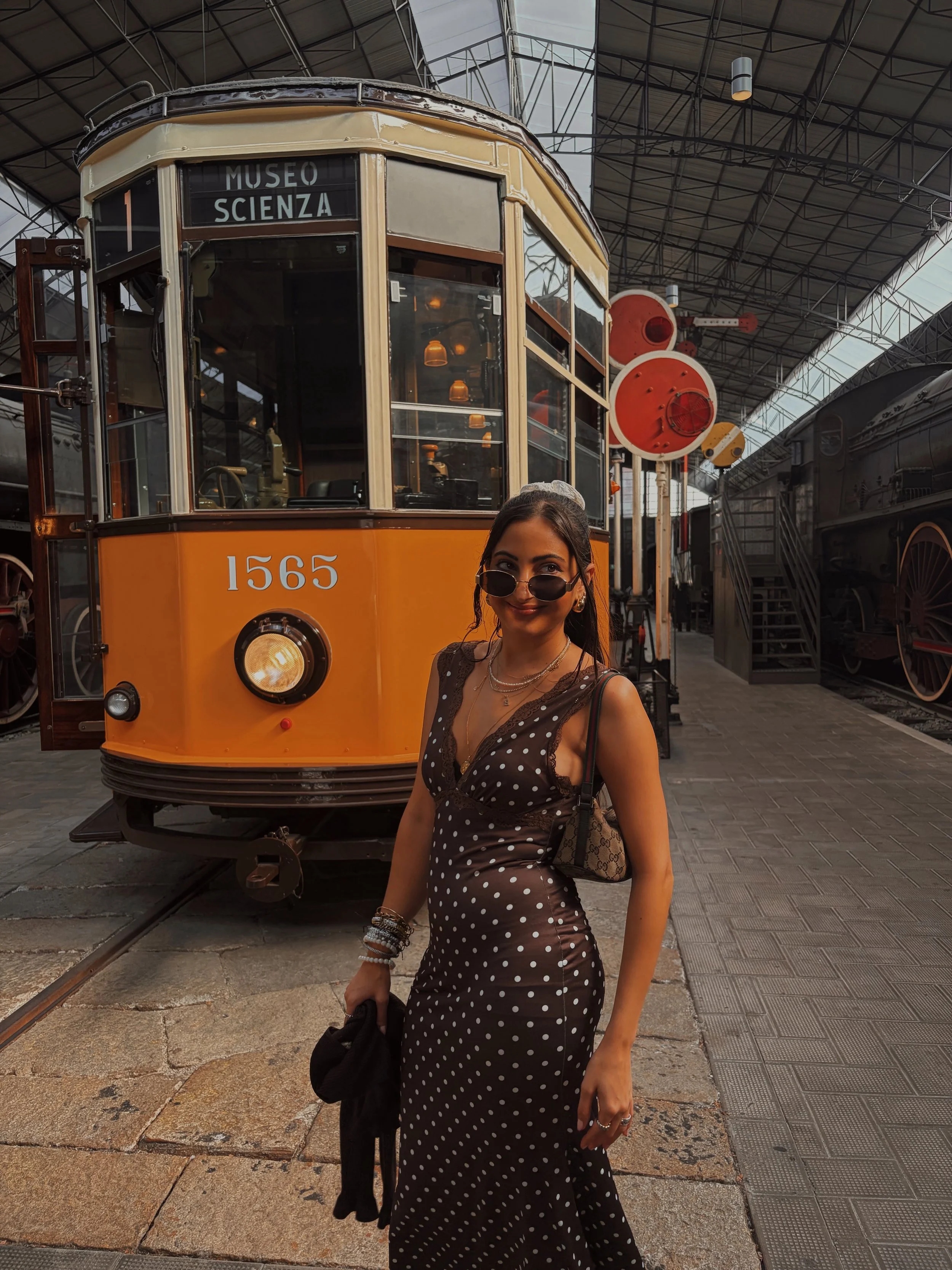 milano moments ✖️🤎🪩🍂🌞🌙✨ #KILLERQUEEN 
&bull;
&bull;
&bull;
&bull;
&bull;
&bull;
&bull;
&bull;
&bull;
&bull;
&bull;
&bull;
&bull;
#milanoutfitideas #falloutfitideas #falloutfits #milanvibes