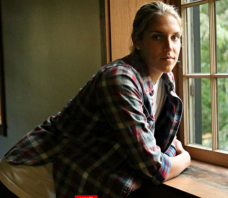 Elena Della Donne and the Audacity of Height | http://www.espn.com/espn/feature/story/_/page/espnw-delledonne161122/chicago-sky-elena-delle-donne-spent-years-learning-accept-height