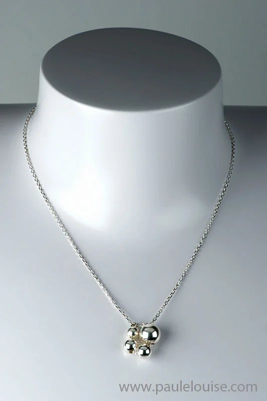 P_L_fantaisie_collier-boule-x4_1677_wt.jpg