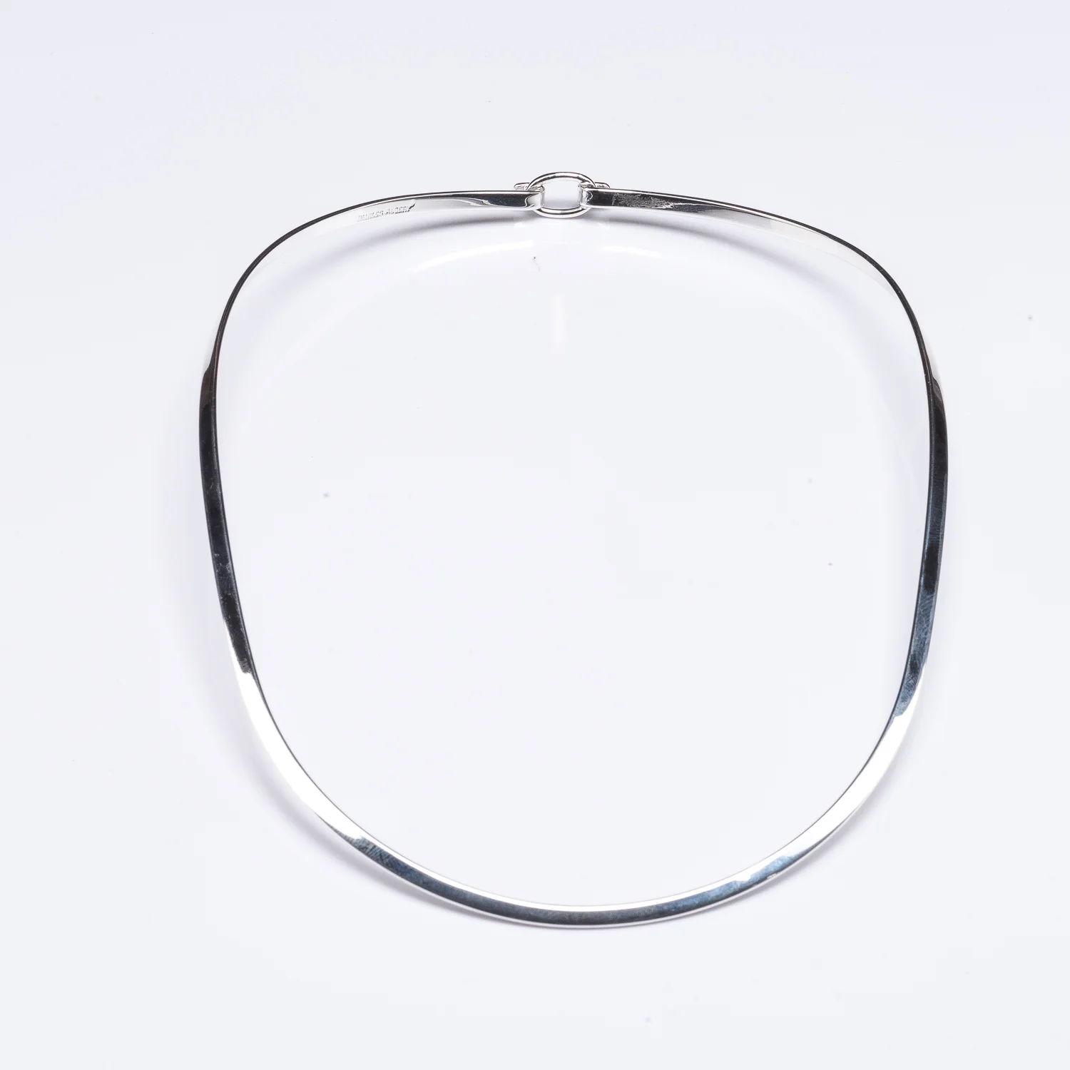 Silver Oval Neckwire