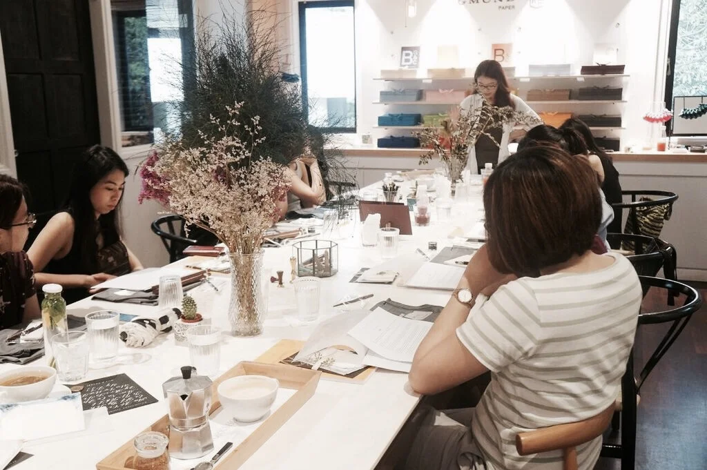 Nichole conducting a Calligraphy workshop at a boutique cafe at Rochester area.