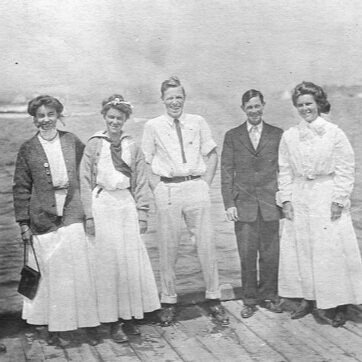 1918+gang+on+dock.jpg