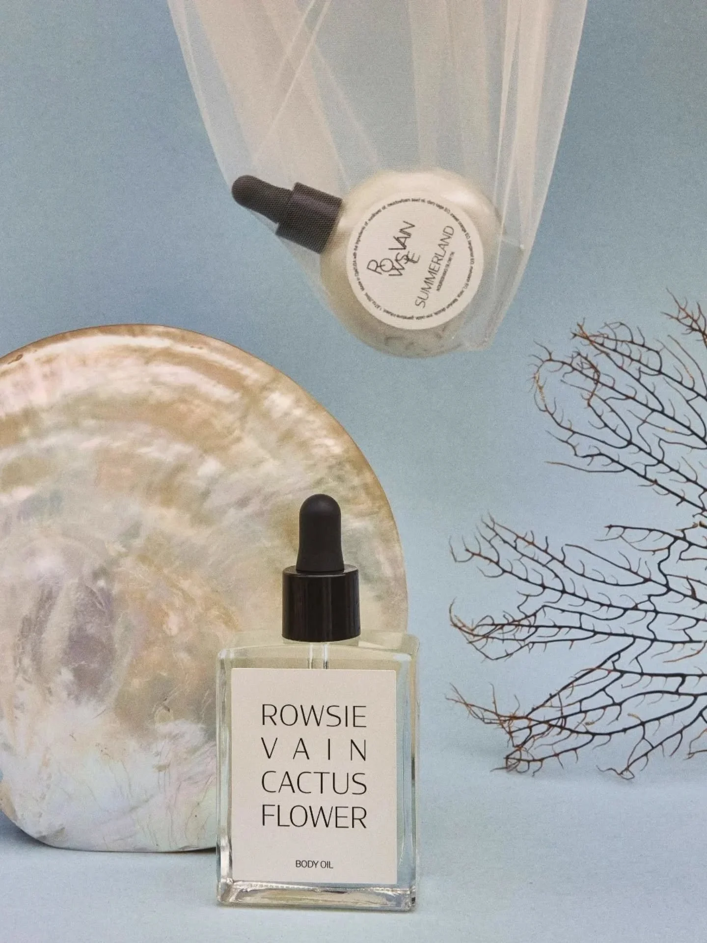 Sultry Summer staples keeping us moisturized, moody, and elevated from day into night. 

Bottled radiance, smoky citrus and spicy florals - the something in the air to carry us through seasonal transitions. 

We can always rely on Earth's purity to g