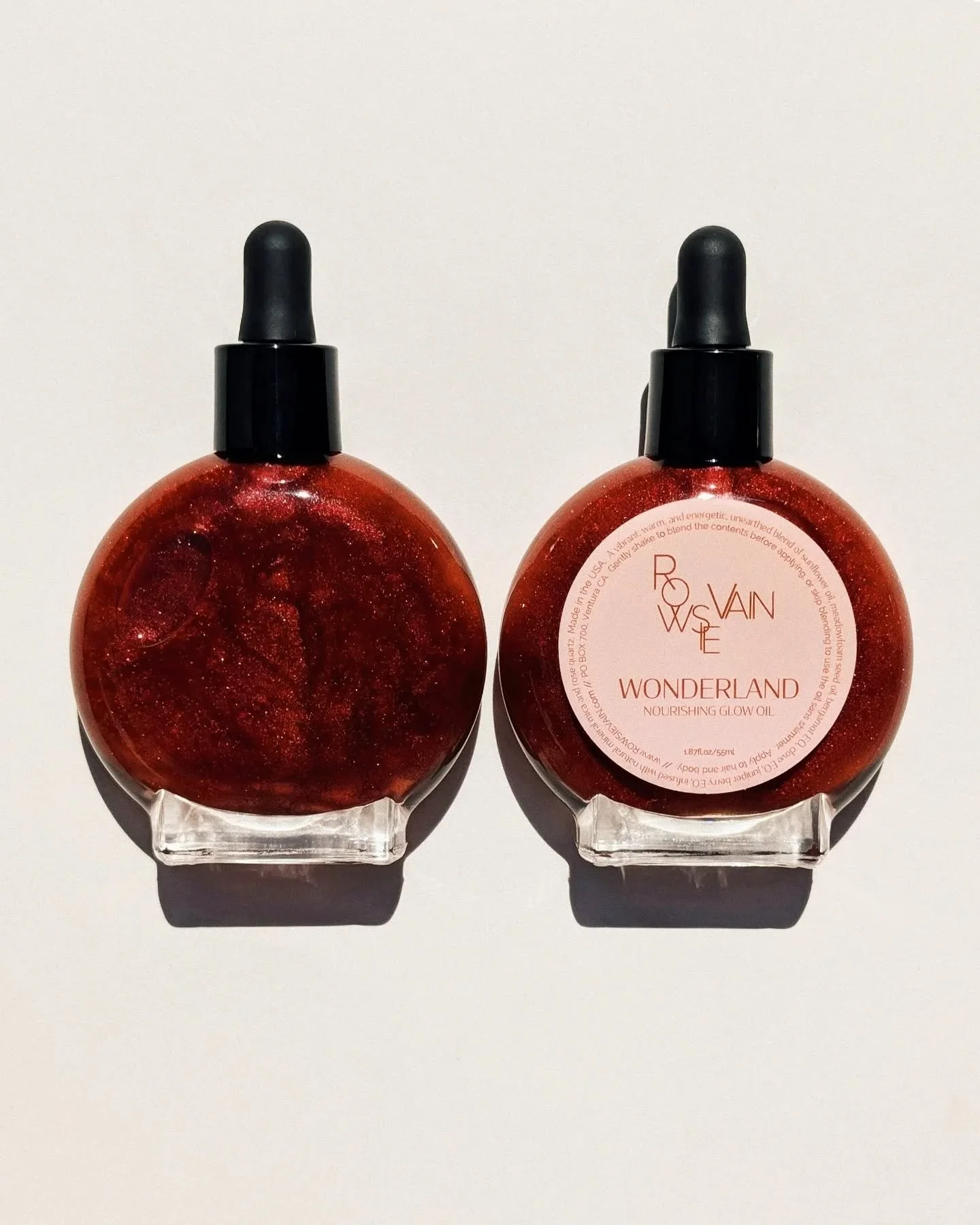 What we wear to escape reality, an au naturel blend of bergamot, clove, and juniper essentials to ground and elevate. Everything feels better in WONDERLAND ❣️✨