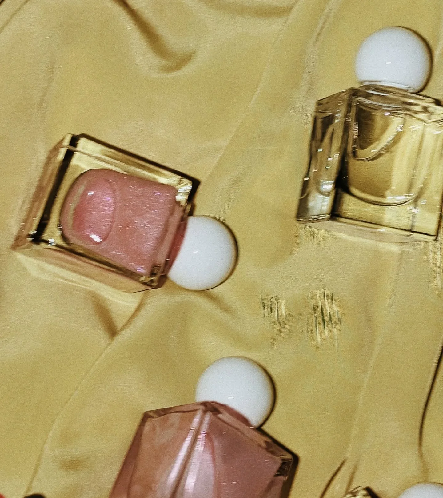 Our dreamy little Dreamgirl gift with purchase, today only (11/29) in celebration of Small Business Saturday.  No code needed ☁️