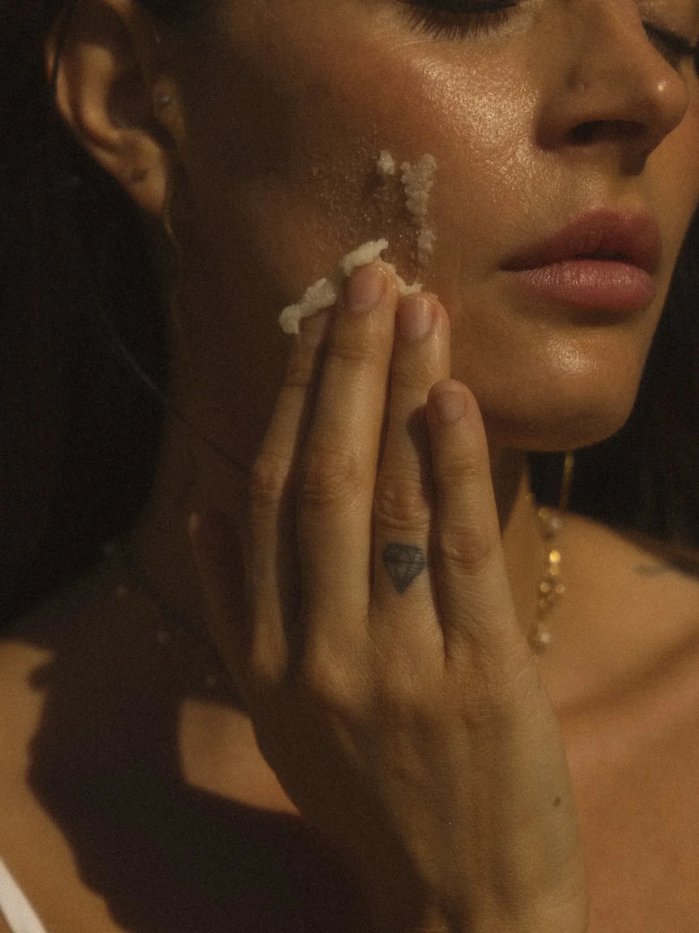 Our beloved APR&Egrave;S VELVET Moisturizing Exfoliant is back online, and 20% OFF now through 12/21,  for your last minute gifting and skin rejuvenation. 

Use code SHINE at checkout 🎀