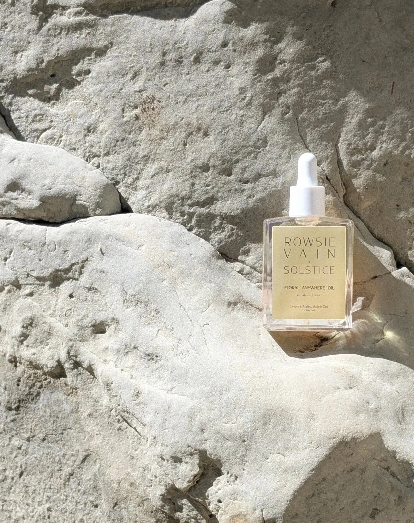 Kirstie and I set out to create a sunny spring floral version of our Anywhere Oil, which blended into what reminds me of growing up in the 90s, at the beach.  No fancy body mists or fragrances to wear, but  only the ocean air. 

Blooming jasmine, sun