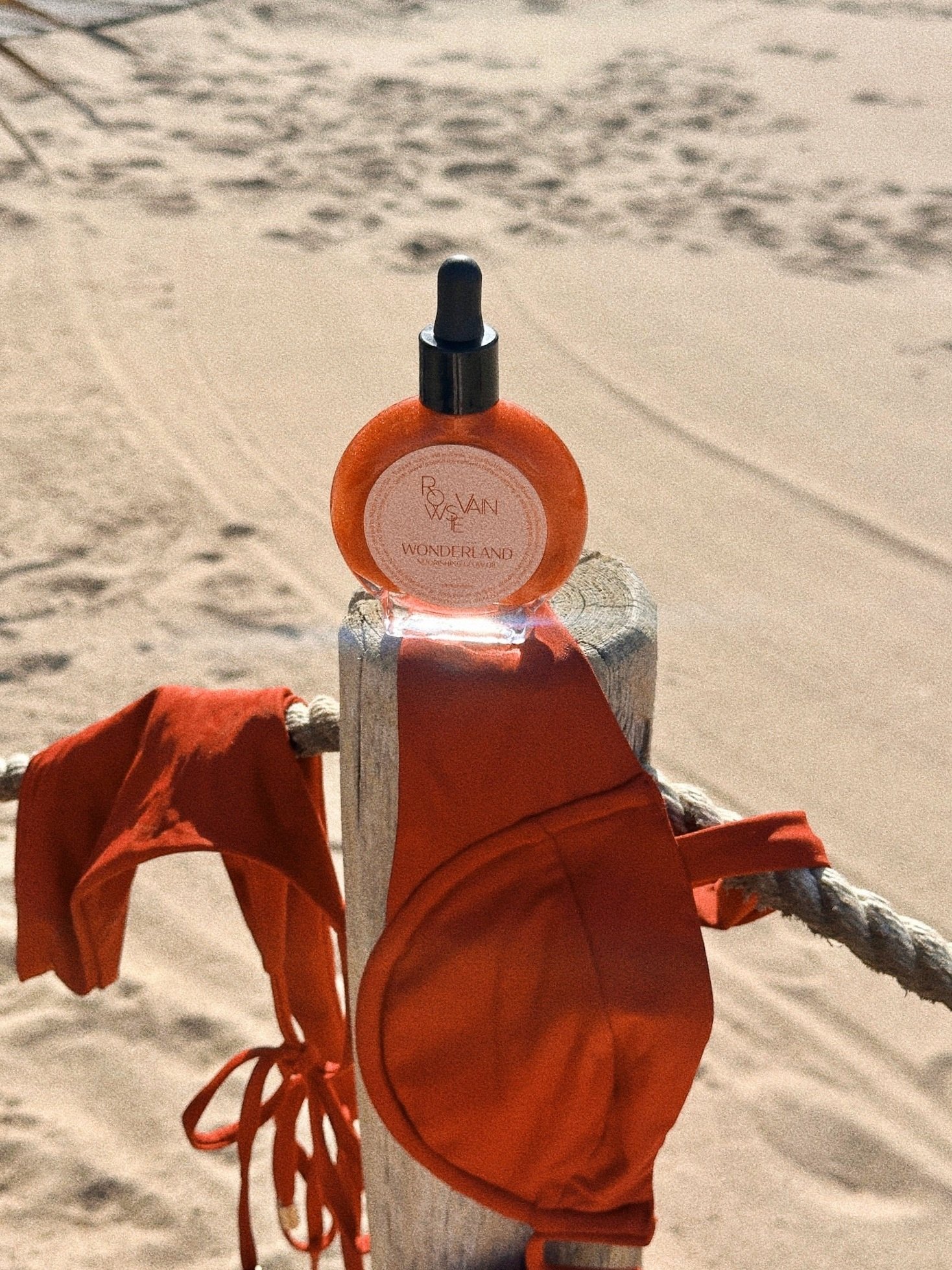 ROWSIE+VAIN+Wonderland+Glow+Oil+5.jpg