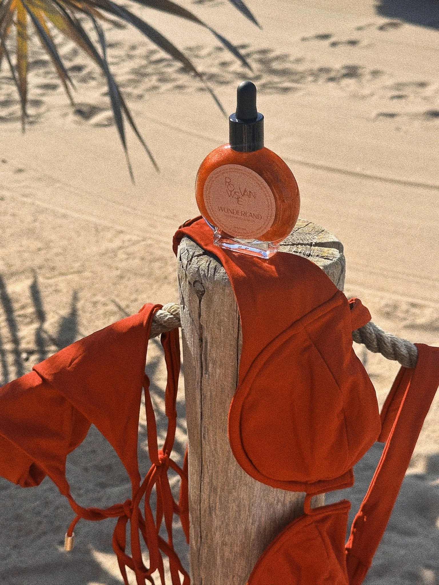 ROWSIE VAIN Wonderland Glow Oil 4.JPG