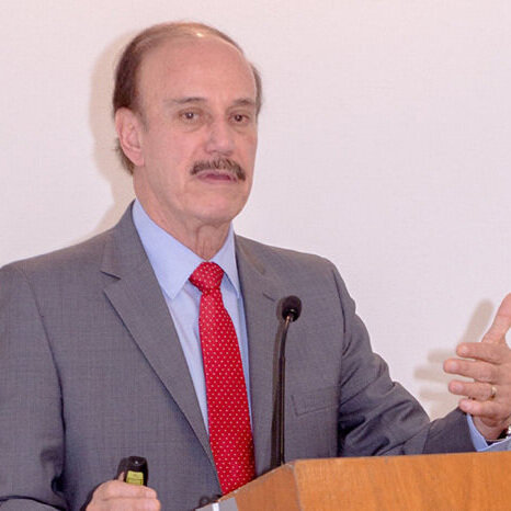 Dr. Jesús González Hernández