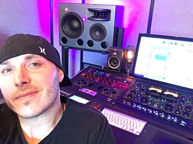 My happy place... 💀💀💀🎛🎚(other than with ❤️ @ladeekidd and my little nugget ❤️!!!)
&bull;
#music #studio #studiolife #songwriting #recording #mixing #producer #musicproducer #producerlife #record #producedbythekidd #ilovegear #gear #gearslutz #ge