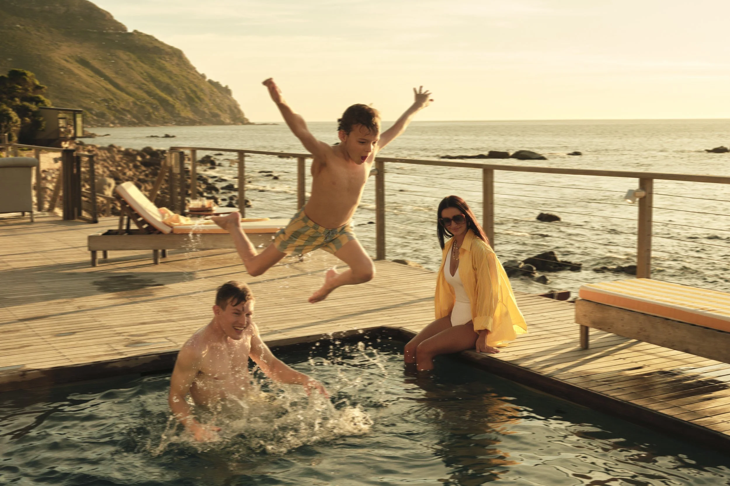 Visa_Pool Deck_Shot_06_185-3_HORZ_RGB.jpg