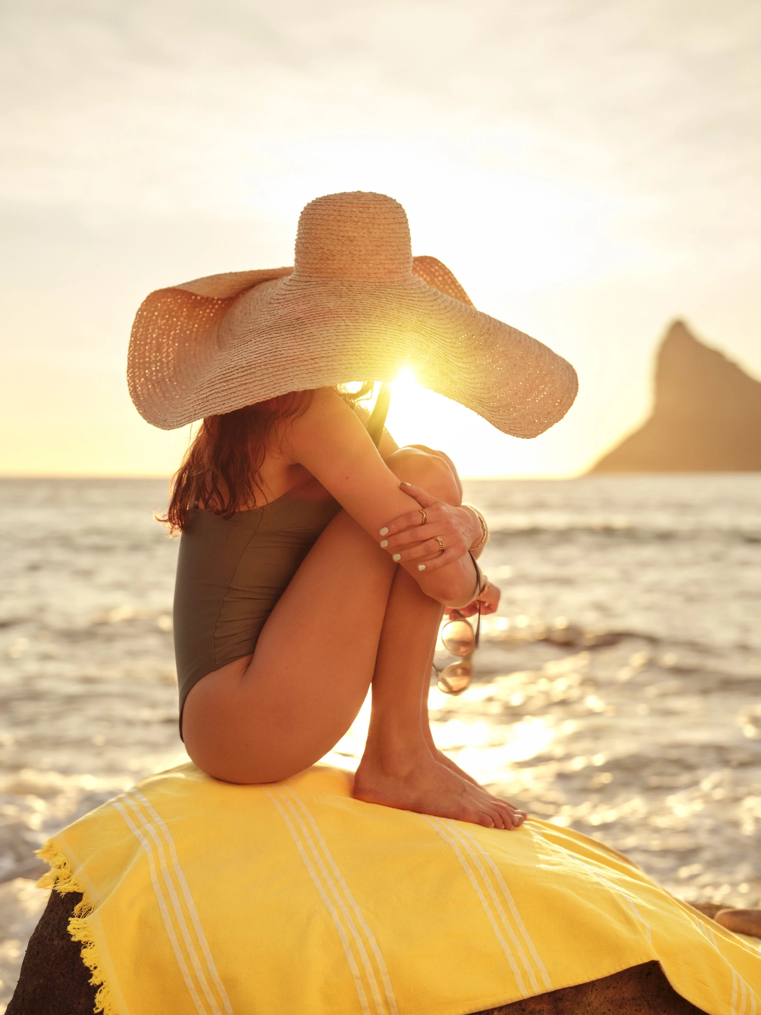 Visa_Beach Rocks_Shot_13_136-3_RGB.jpg