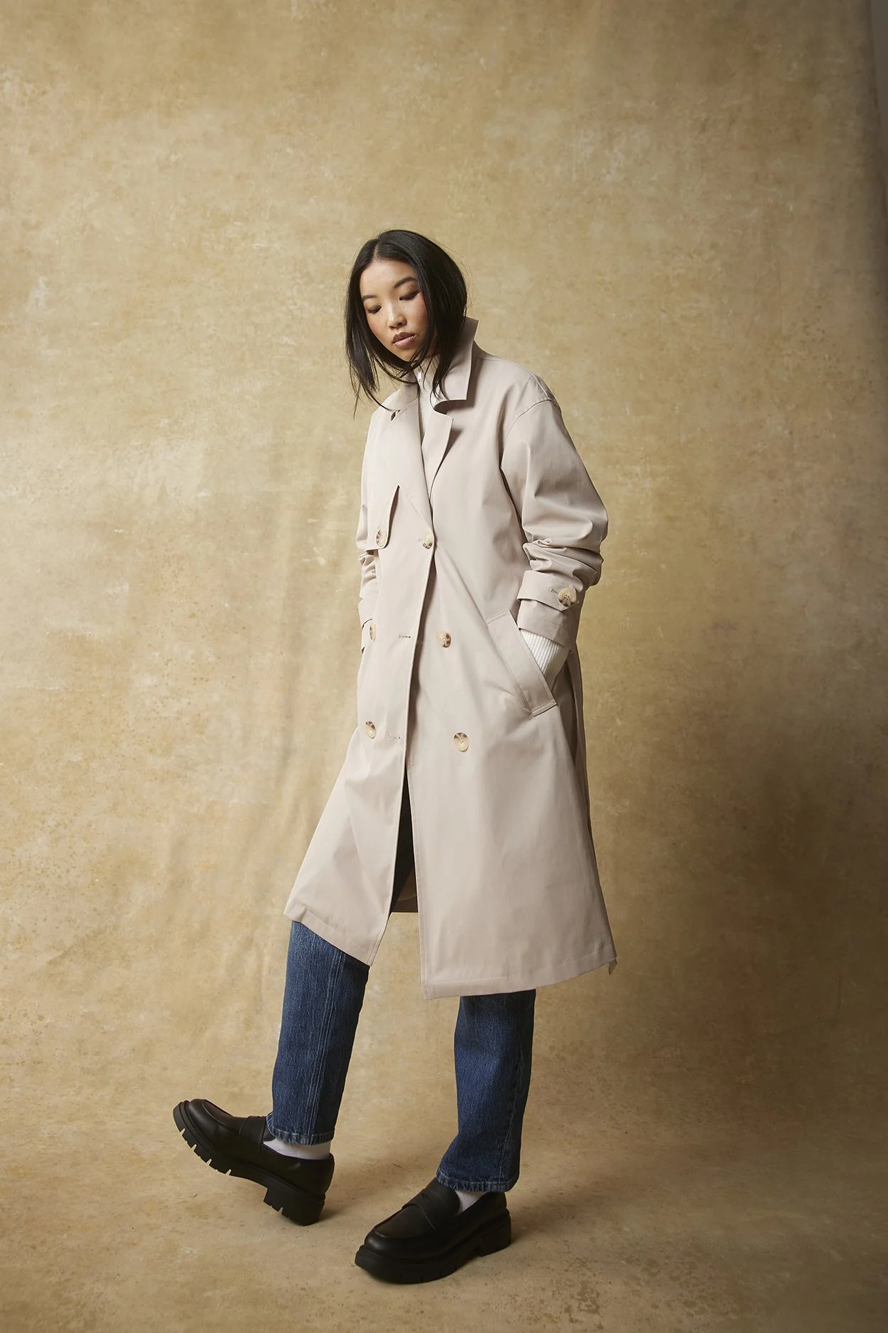 2024415_ExtCampaign_ValueAutumn24_D8_TrenchCoat_Shot003_158 copy.jpg