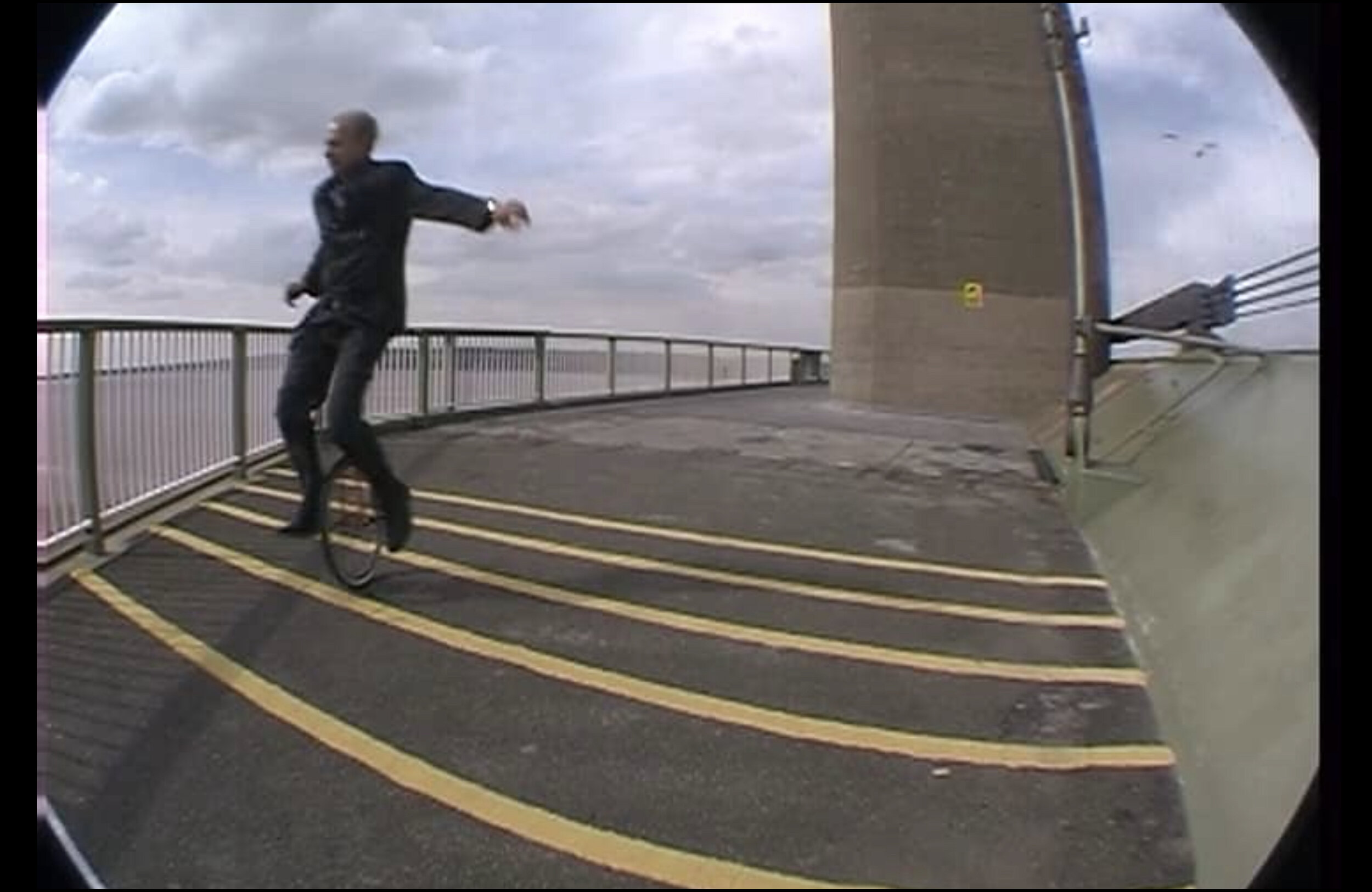 Roger Suckling: Humber Bridge. Video, 2005/2019