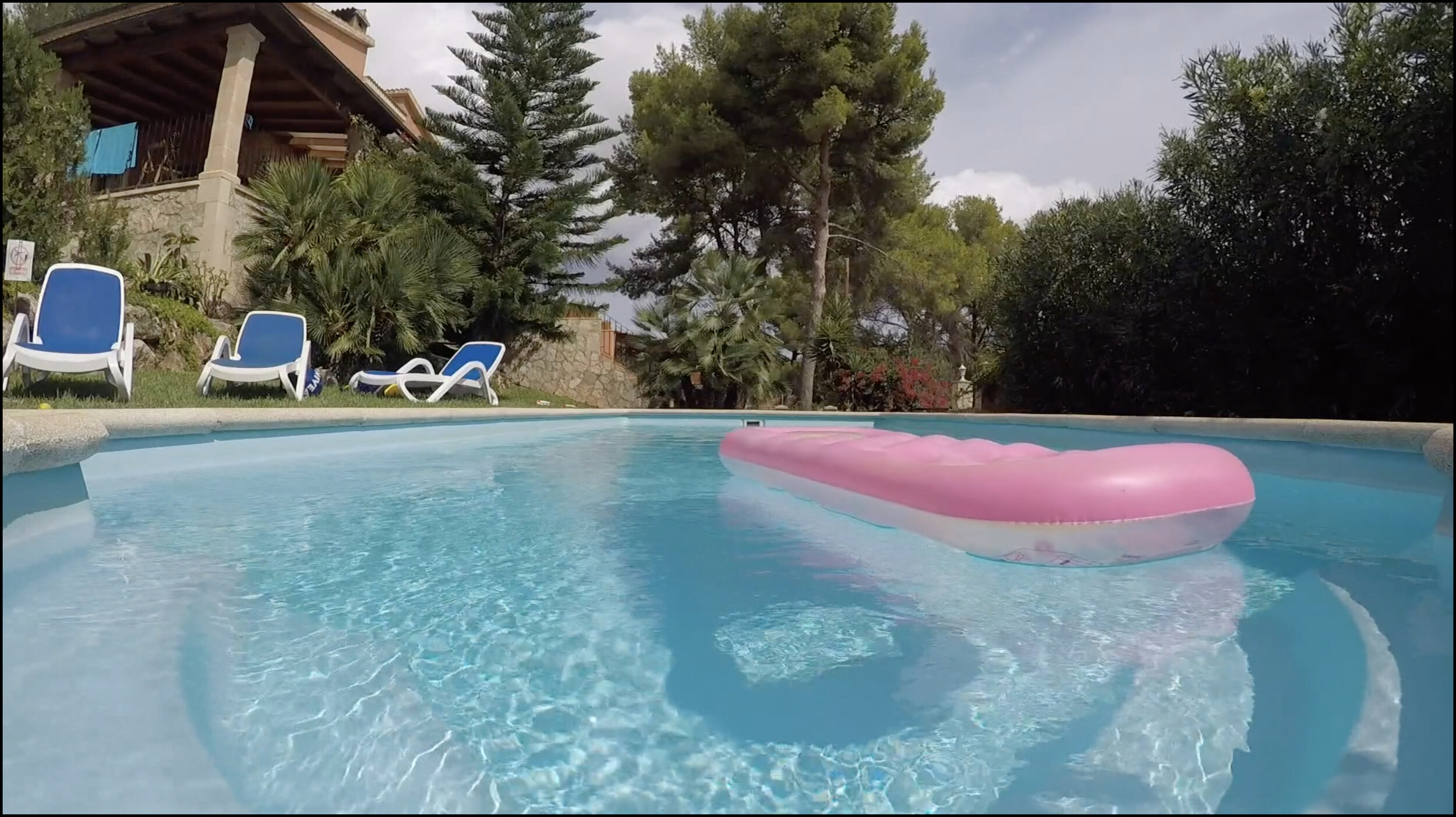 Roger Suckling: Swimming Pool. Video, 2019