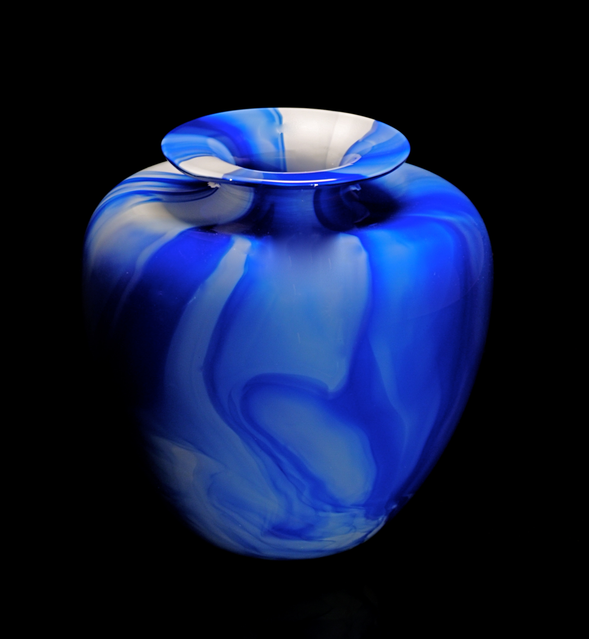 Marlbe Vase Blue Classic3.jpg