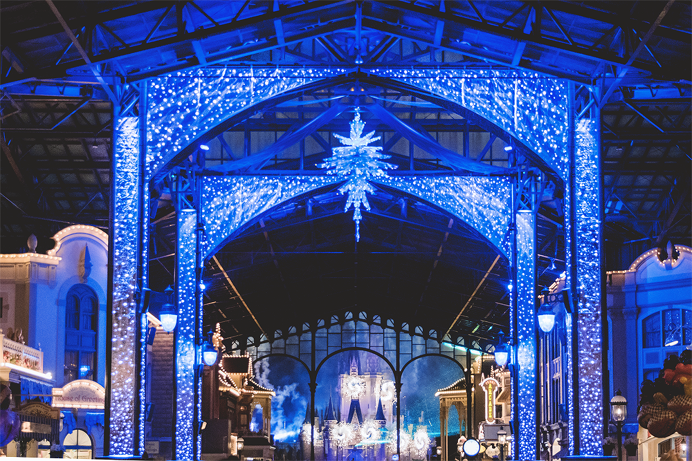 The cherry on top of our rainy evening was watching Frozen Forever from World Bazaar. The next day of our 4-day Magic Passport meant another day to park hop (no matter how cold and exhausted we were)! Day 4 coming soon. Enjoy, Mary! (❛▿❛✿)