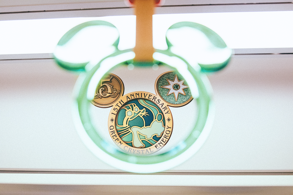 Goofy's green crystal is a wish for good feelings (genki!)