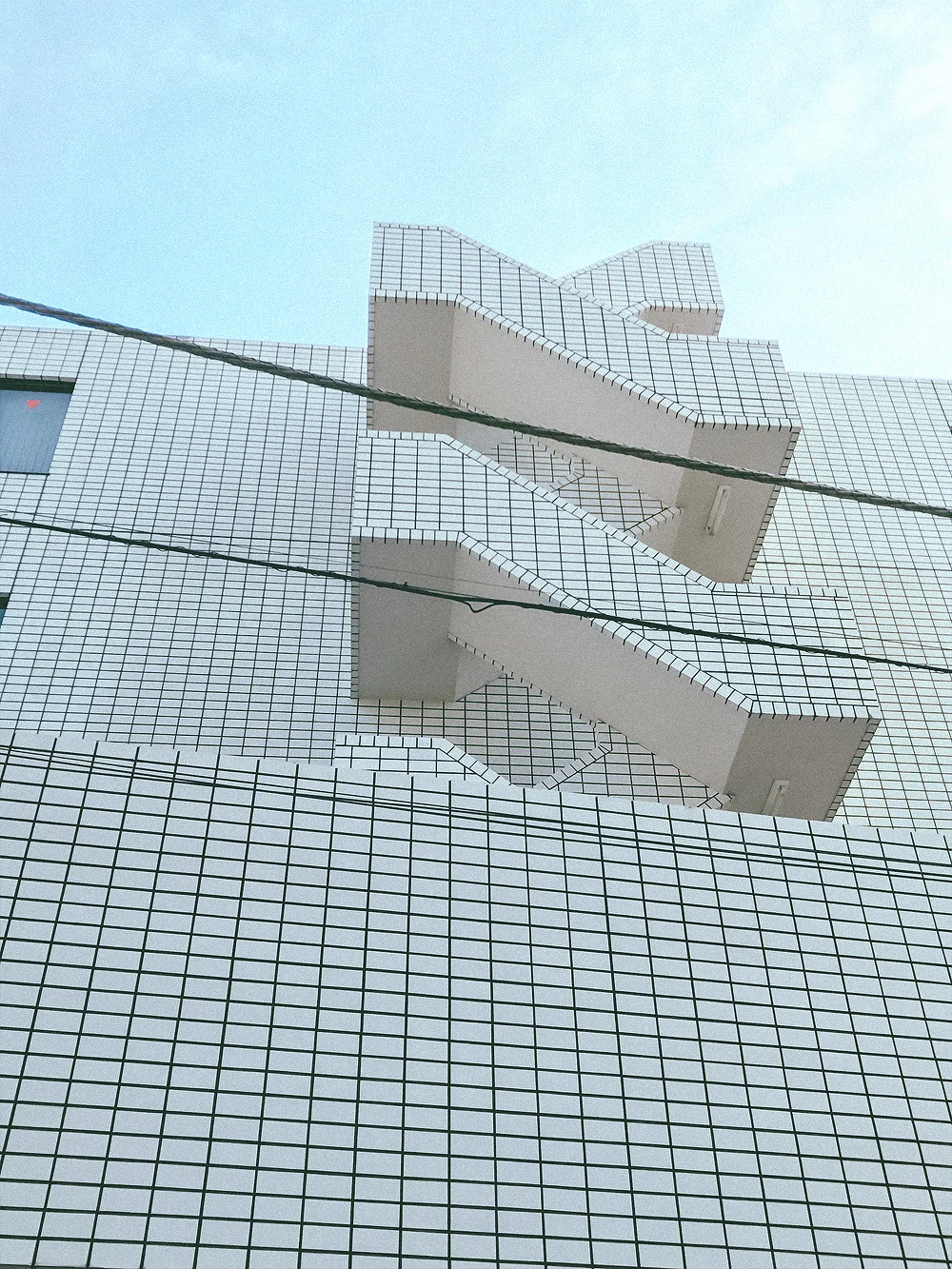 I don't mind walking around, especially when there's aesthetic apartment buildings nearby. 