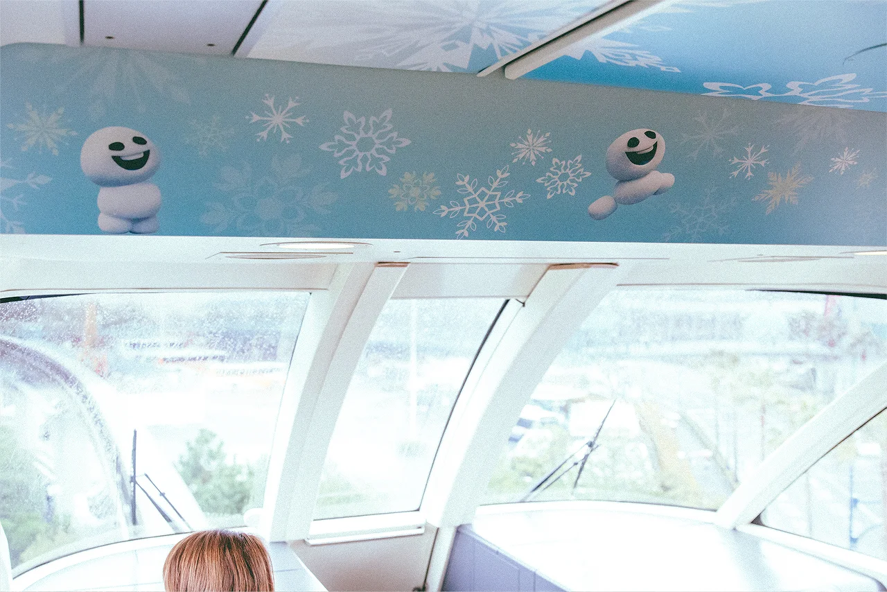 This happened to be our last ride in the Frozen Monorail before the overlay for the upcoming promotion of Nemo & Friends SeaRider. We tried to get as many photos as possible during our short ride. 