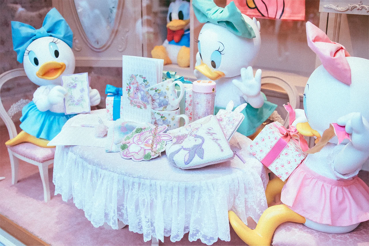 This window is one of their default displays depending on the season, but I just adore these in-between holidays window with April, May, and June. Only in Japan will you find them represented. 