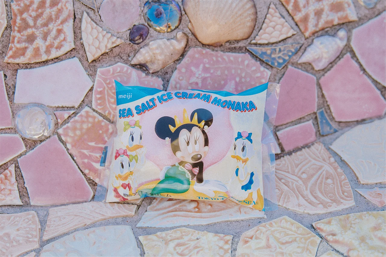 A visit in Mermaid Lagoon wouldn't be complete without one (or two!) sea salt ice cream monaka. Best frozen treat I've ever tried ٩(*ゝڡ◕๑)۶♥