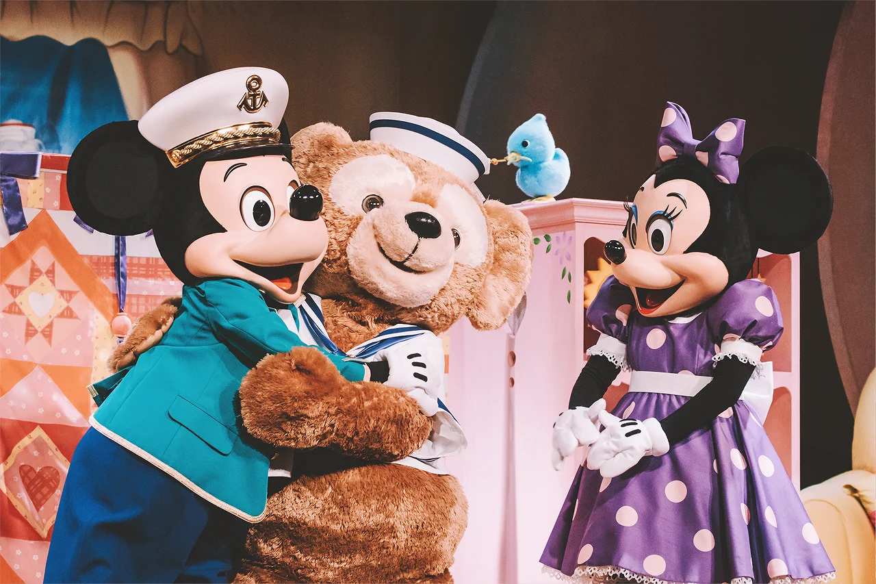 Mickey and Minnie work together this time and focus all their love on creating the perfect friend for Duffy. This begs the question, “Are Shellie May and Duffy siblings?”