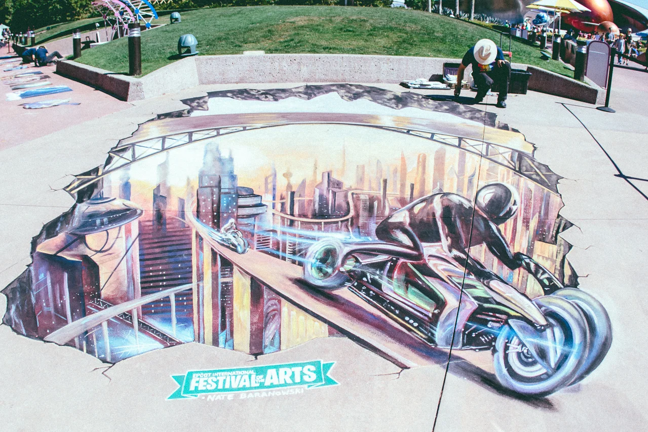 In Future World East, a brand new 3D chalk portrait and photo experience were created daily. 