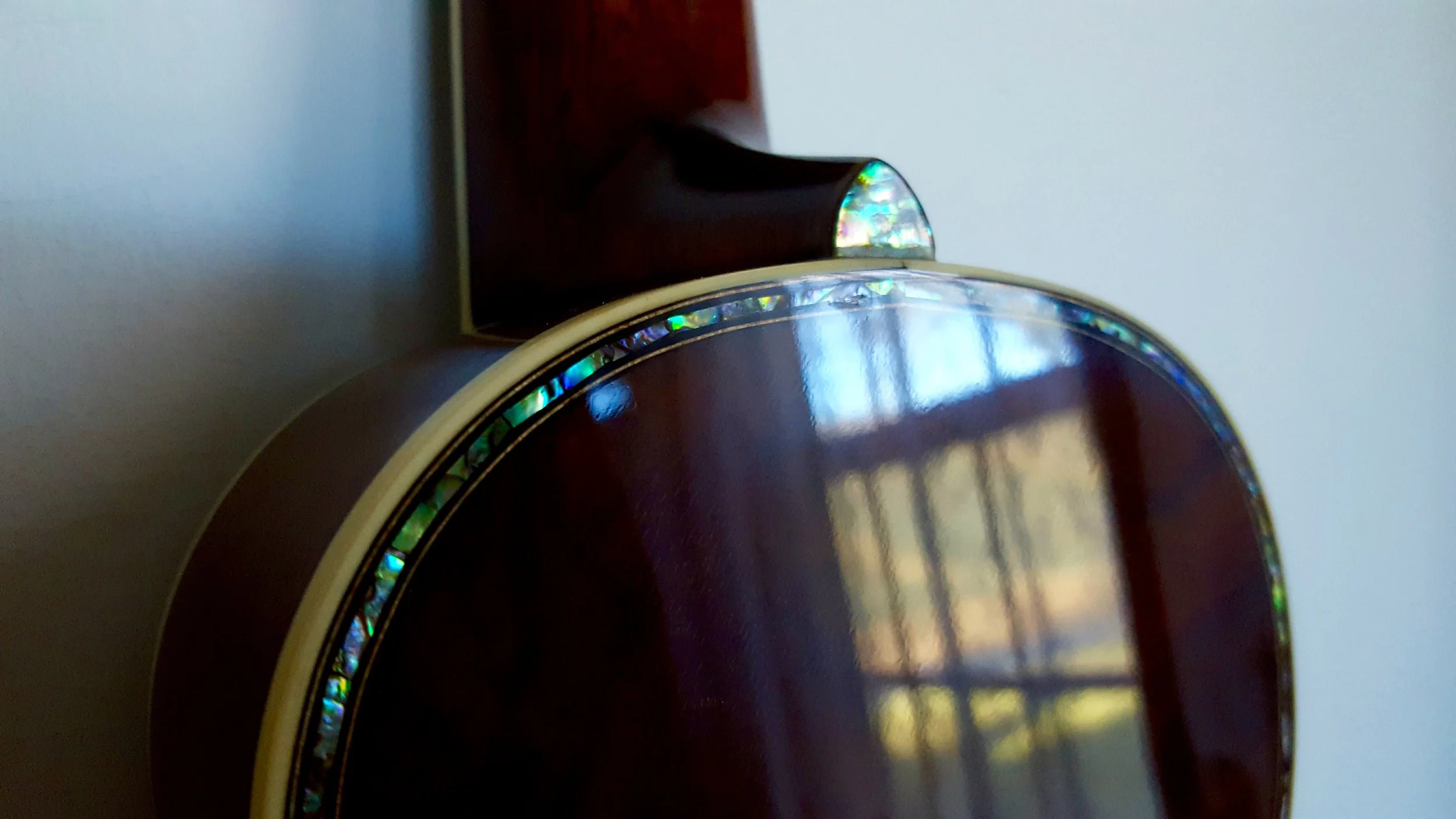 Back inlay with abalone heelcap.