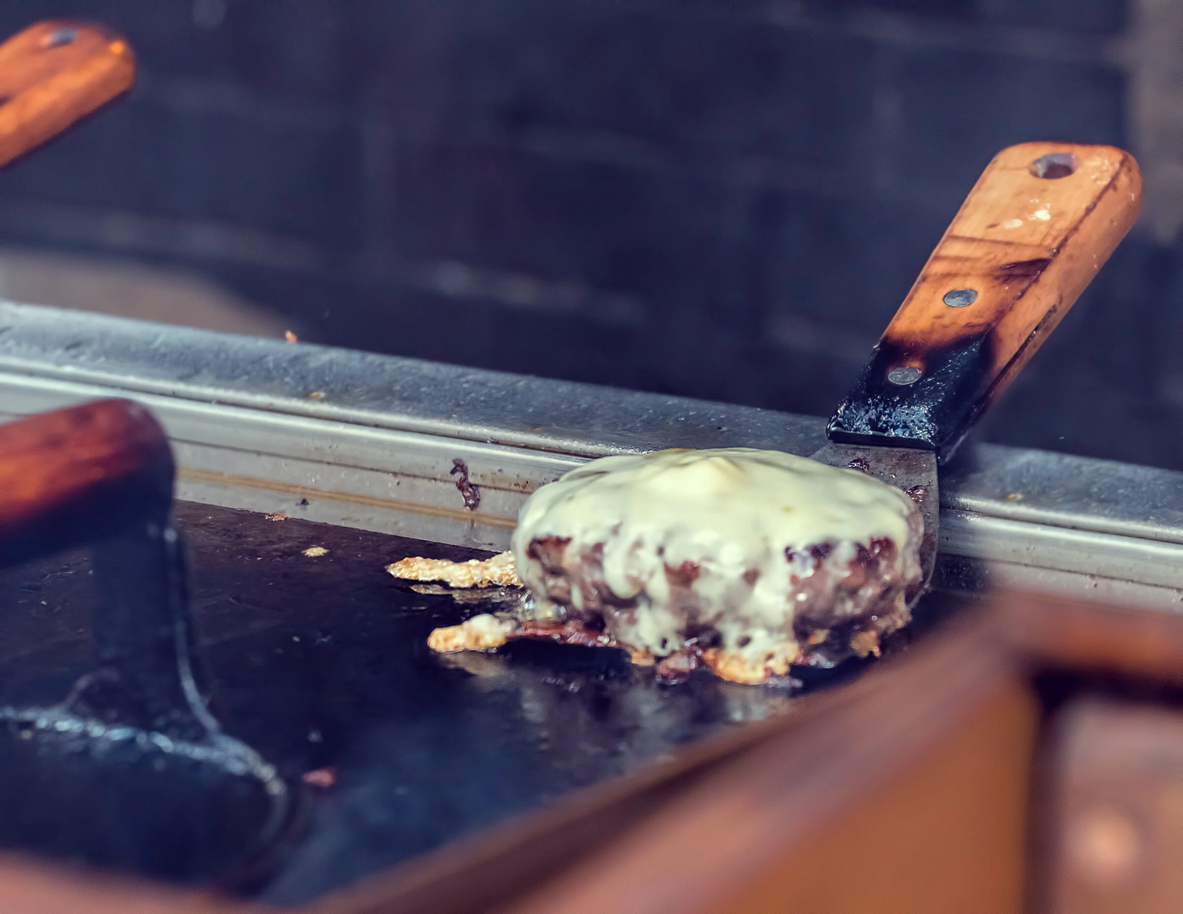 white cheddar burger.jpg