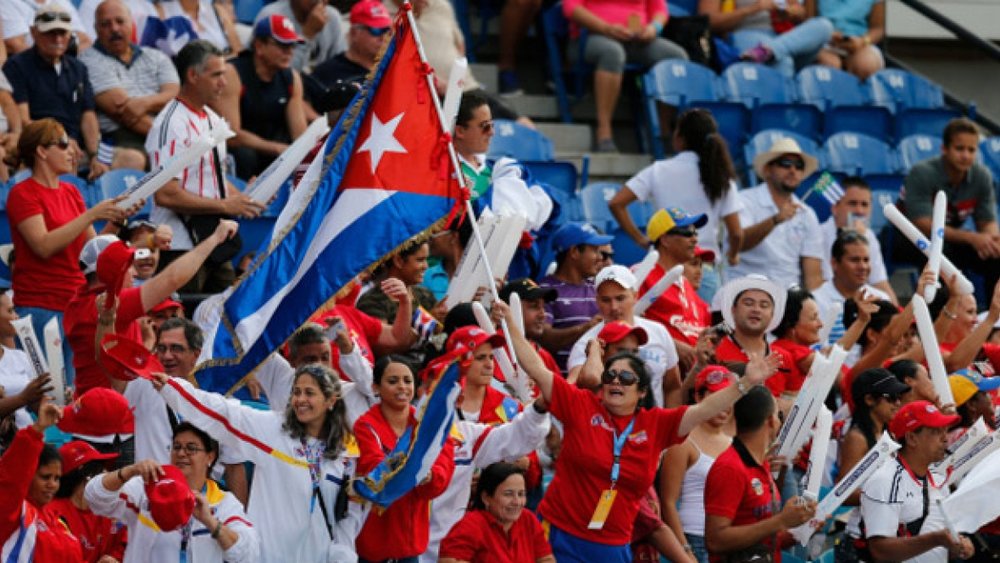 cuba-fans.jpg