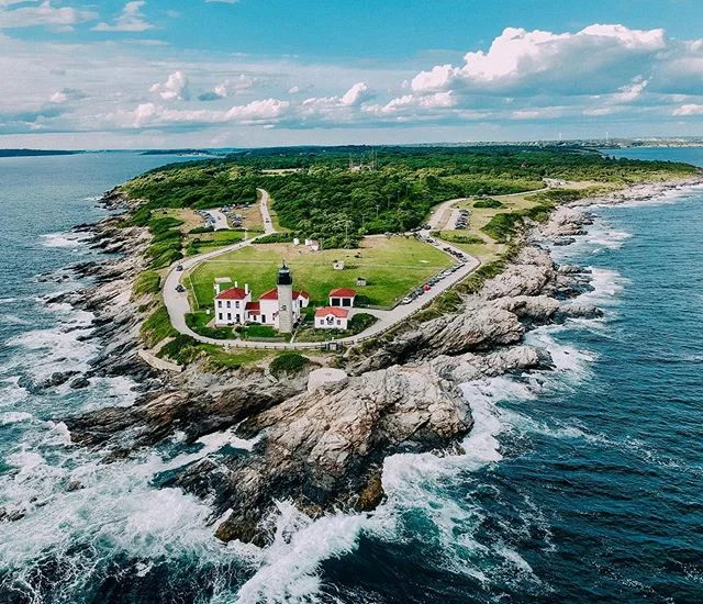 when your best friend absolutely kills it with the drone shotz 🌊 @biancasoffer thanks for the spectacular road trip!
.
.
.
.
.
.
#oceanstate #theoceanstate #oceanstateofmind #beavertailstatepark #beavertailstatepark_ri #droneshots #djisparkdrone #rh
