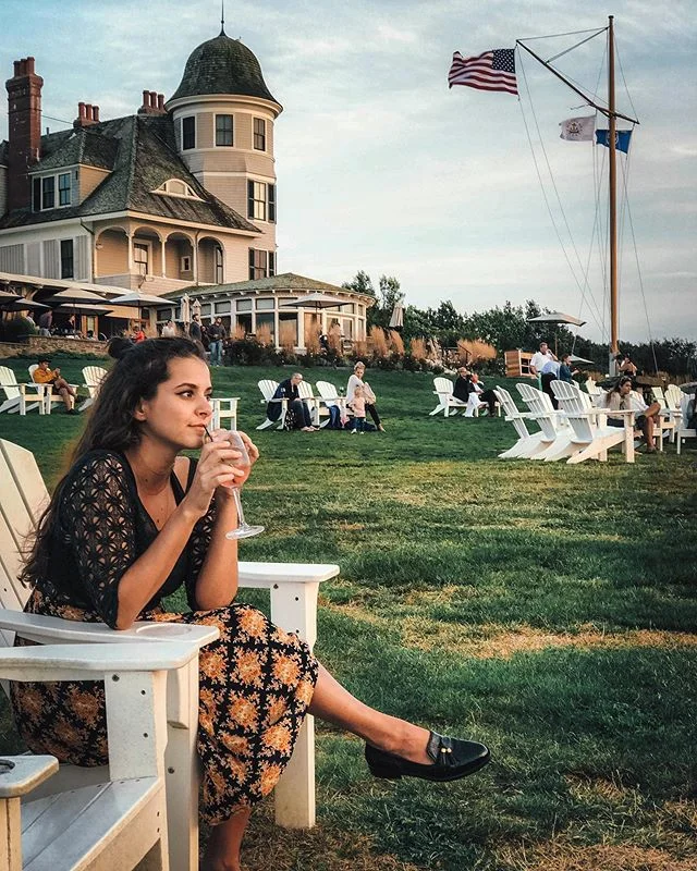 trying to remember if i turned the stove off before going out for cocktails.

anyway i hope you had a gr8 time exploring newport with me this week @biancasoffer ⚓️
.
.
.
.
.
.
.
capture by @marchetti23 
#castlehillinn #castlehillinnlighthouse #newpor