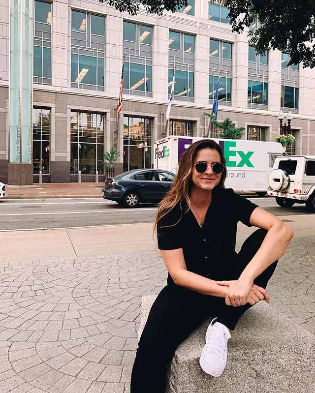 soft smirk &lsquo;cuz i forgot to post my fav boston pic... so here&rsquo;s to stealthily sliding it back on your feed 😝 oooops
.
.
.
.
.
.
.
#latenightposts #bostonigers #typsysoul #bostonbloggers #bostonblogger #rebelgirl #femme4femme #kedsstyle #