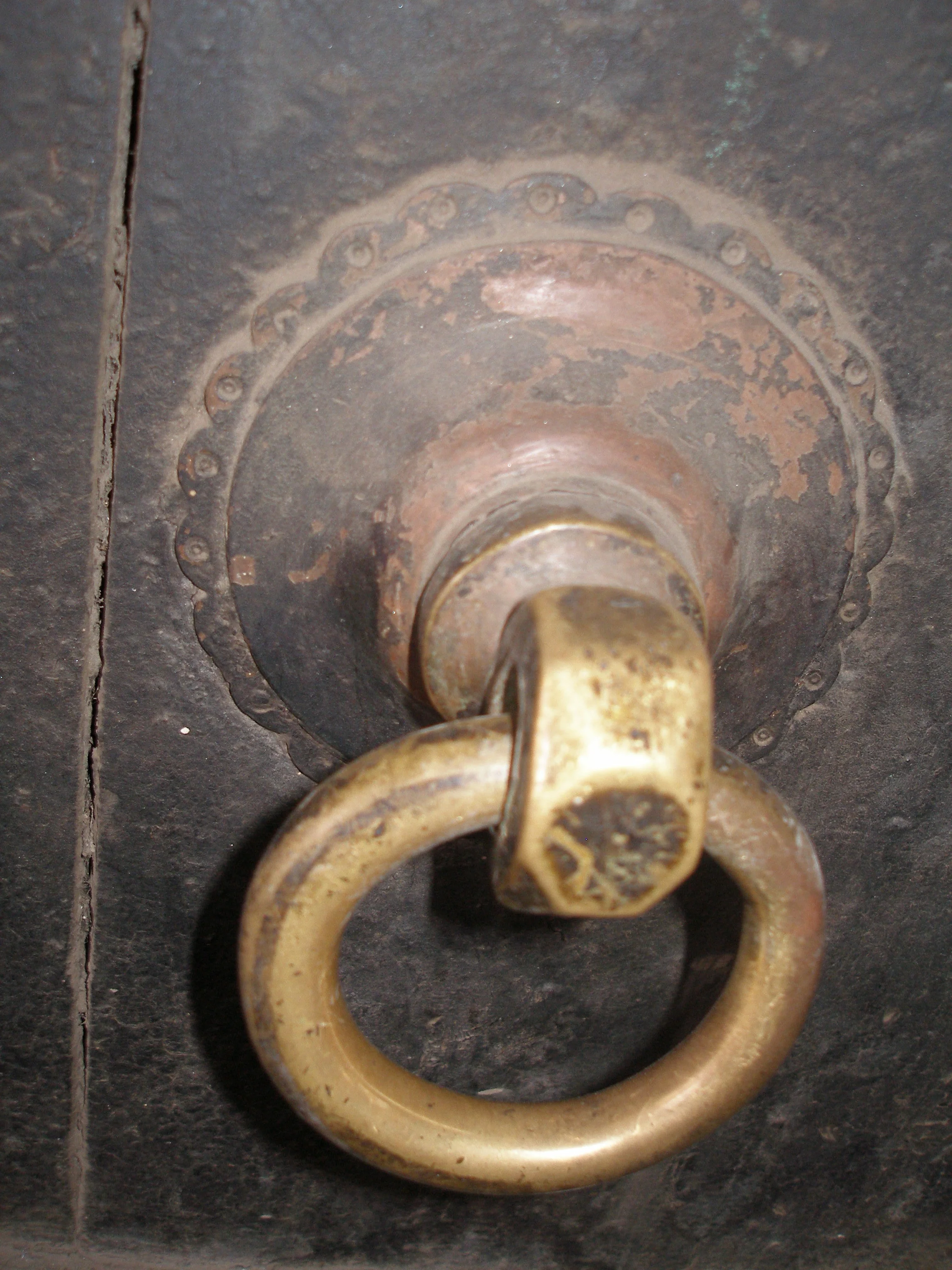 An ancient door knocker from sipra's relative's home in Pune.