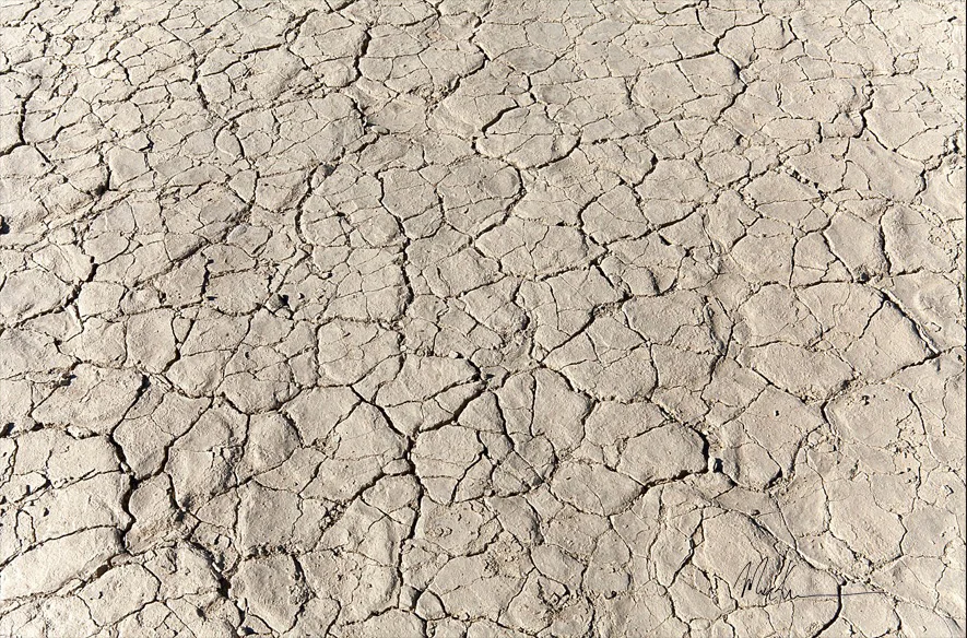 Dry-Lake-Bed-floor.jpg