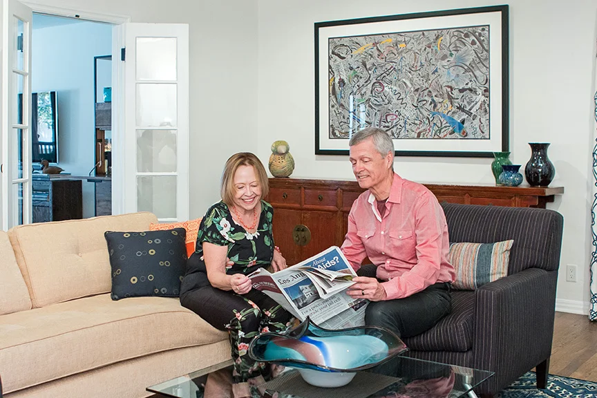 Art collectors and avid readers. Here, they go over some current events... and possibly looking for a gallery show? 