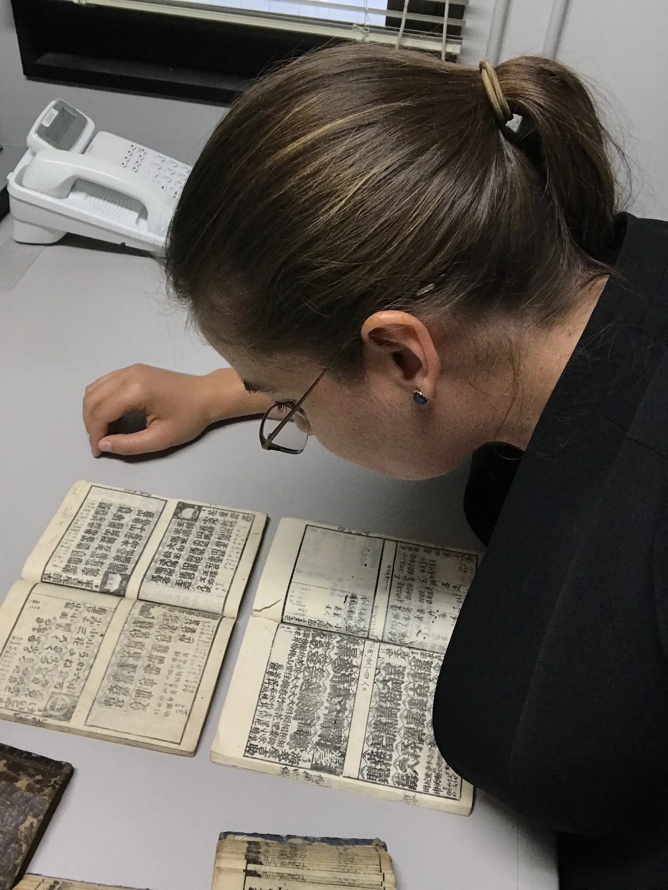 Pictures from my trip to Keio University. Here, I am examining Early Modern satire books that use food to make humorous comparisons with famous locations.