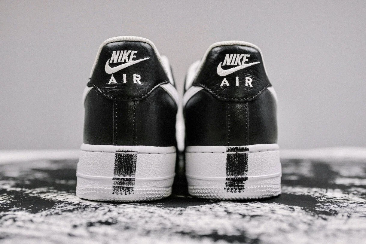 black g nikes